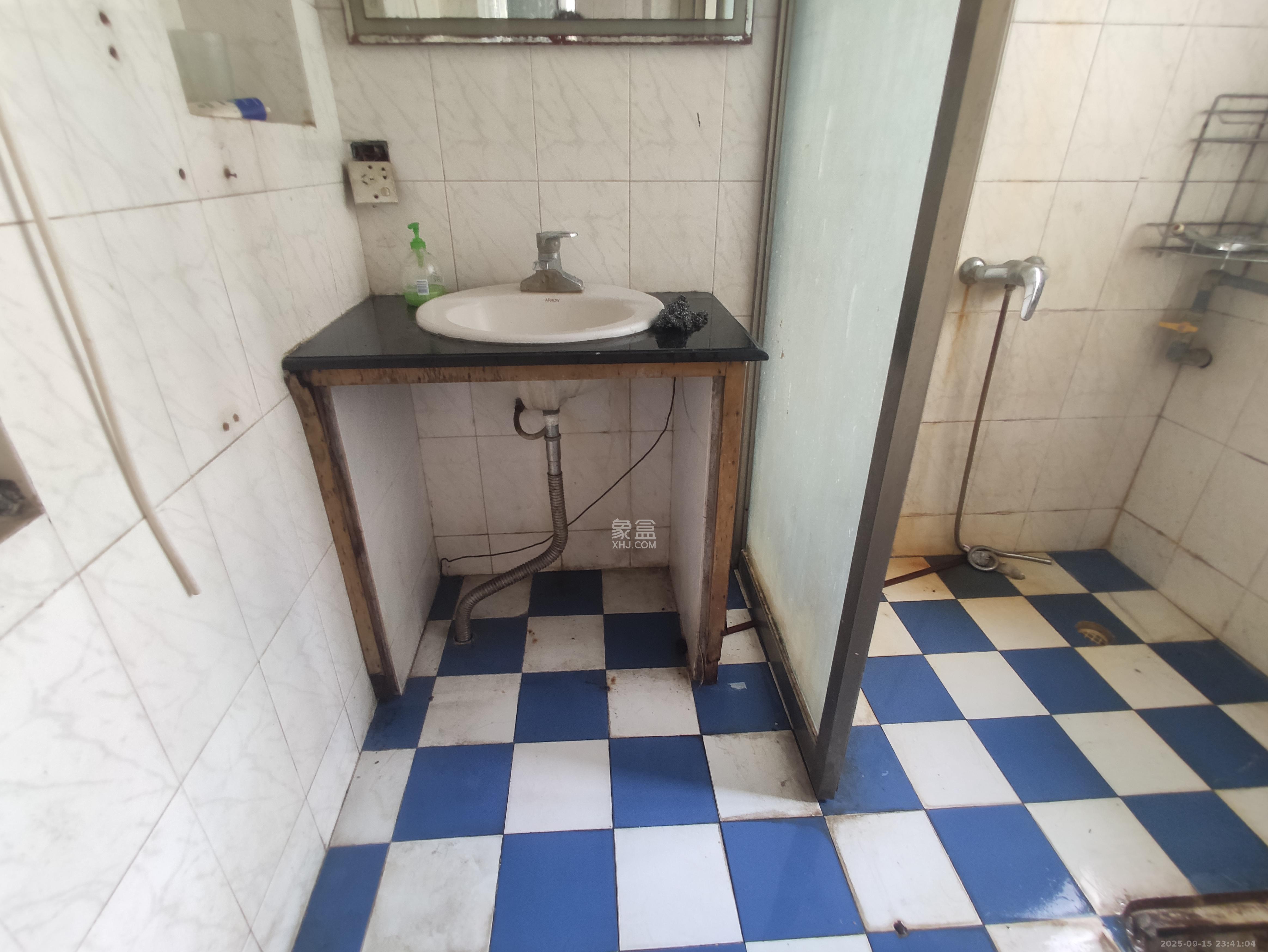 五一东村 1室0厅0卫 2400.0元/月 五一东村 1室0厅0卫 2400.0元/月室内图