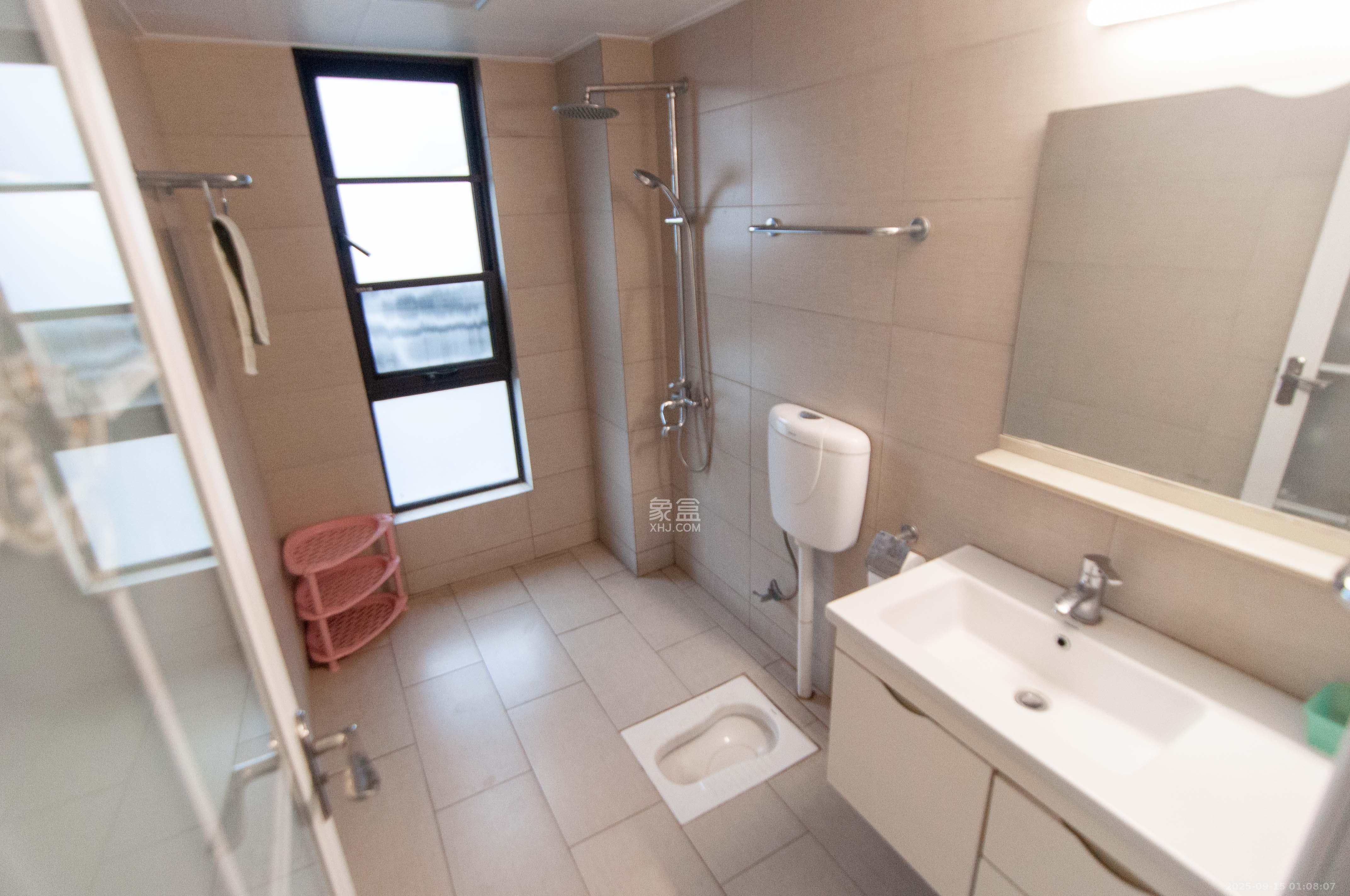 达美D6区 4室2厅3卫 190.0万 达美D6区 4室2厅3卫 190.0万卫生间