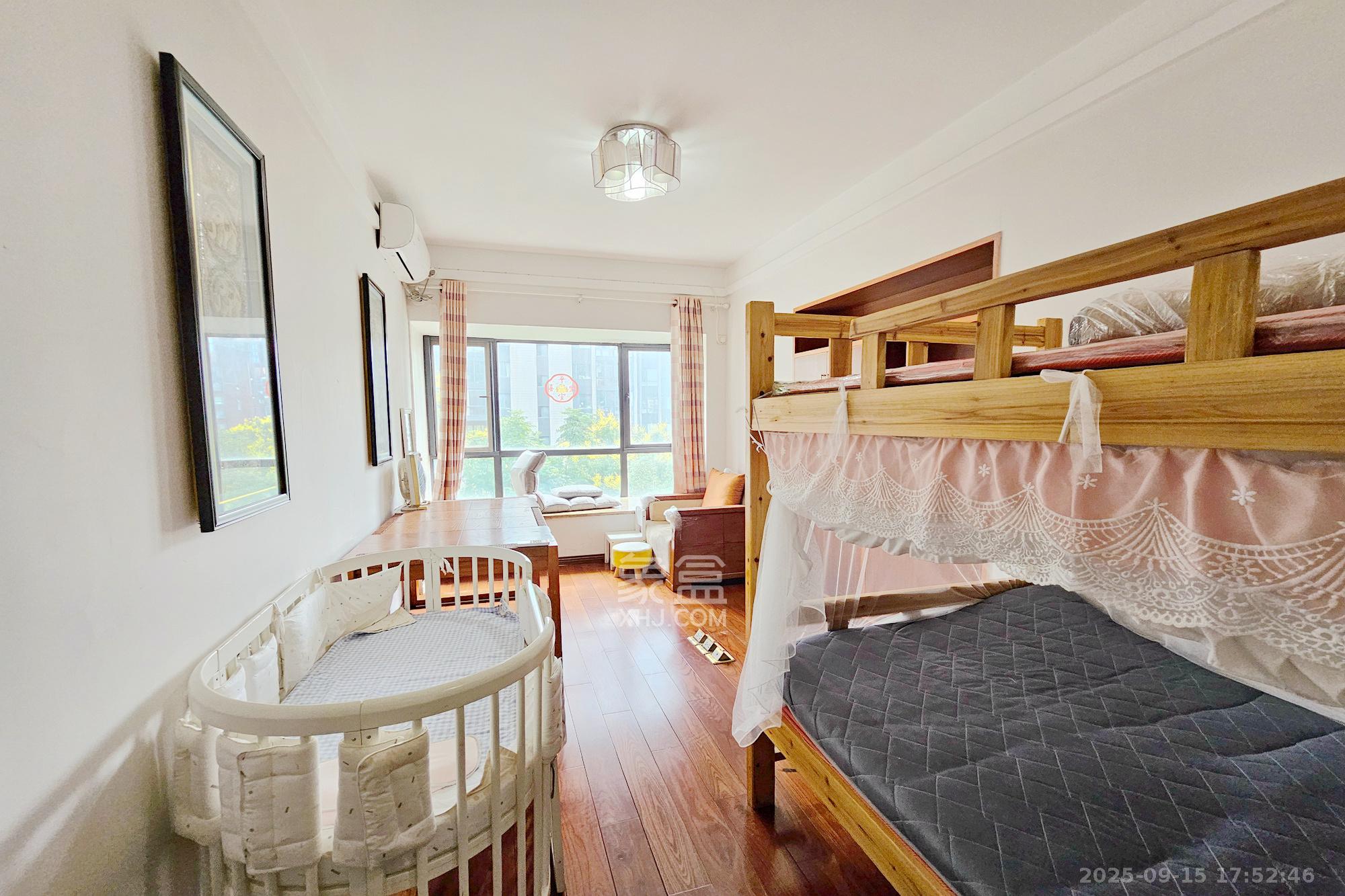 茂华国际湘  3室2厅2卫    140.0万卧室