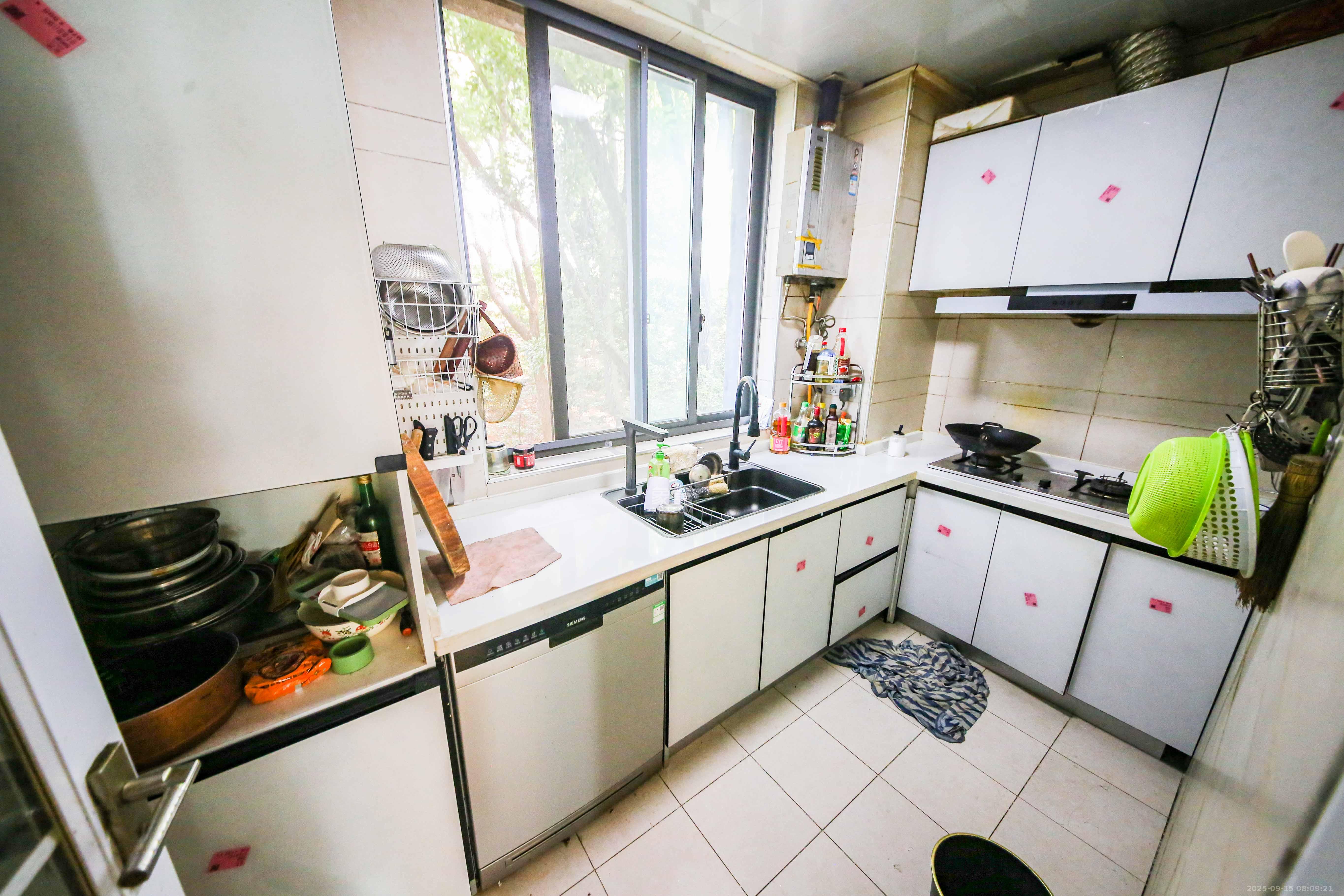 博林金谷  3室2厅2卫    168.0万厨房