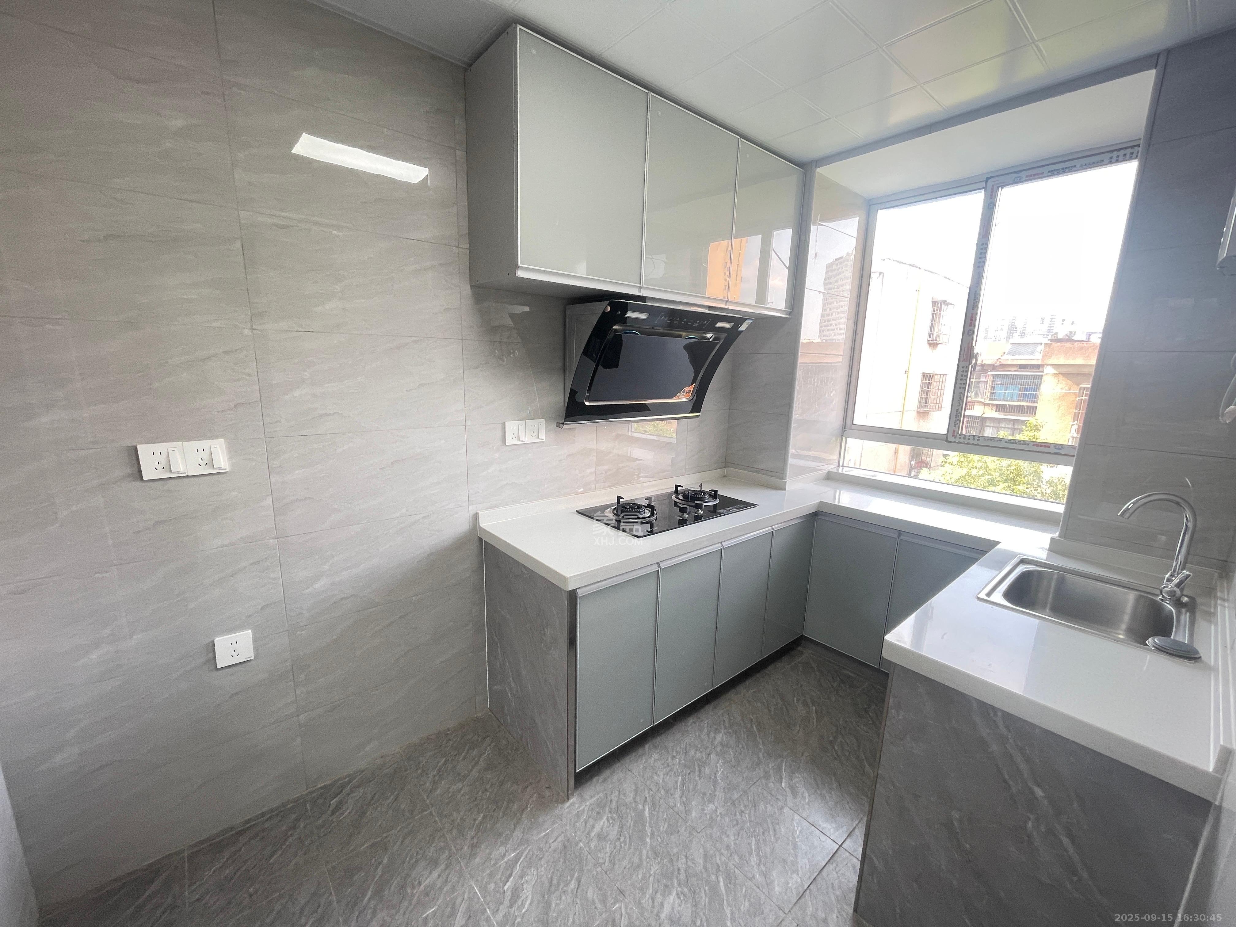 南园小区  3室2厅2卫    2200.0元/月室内图