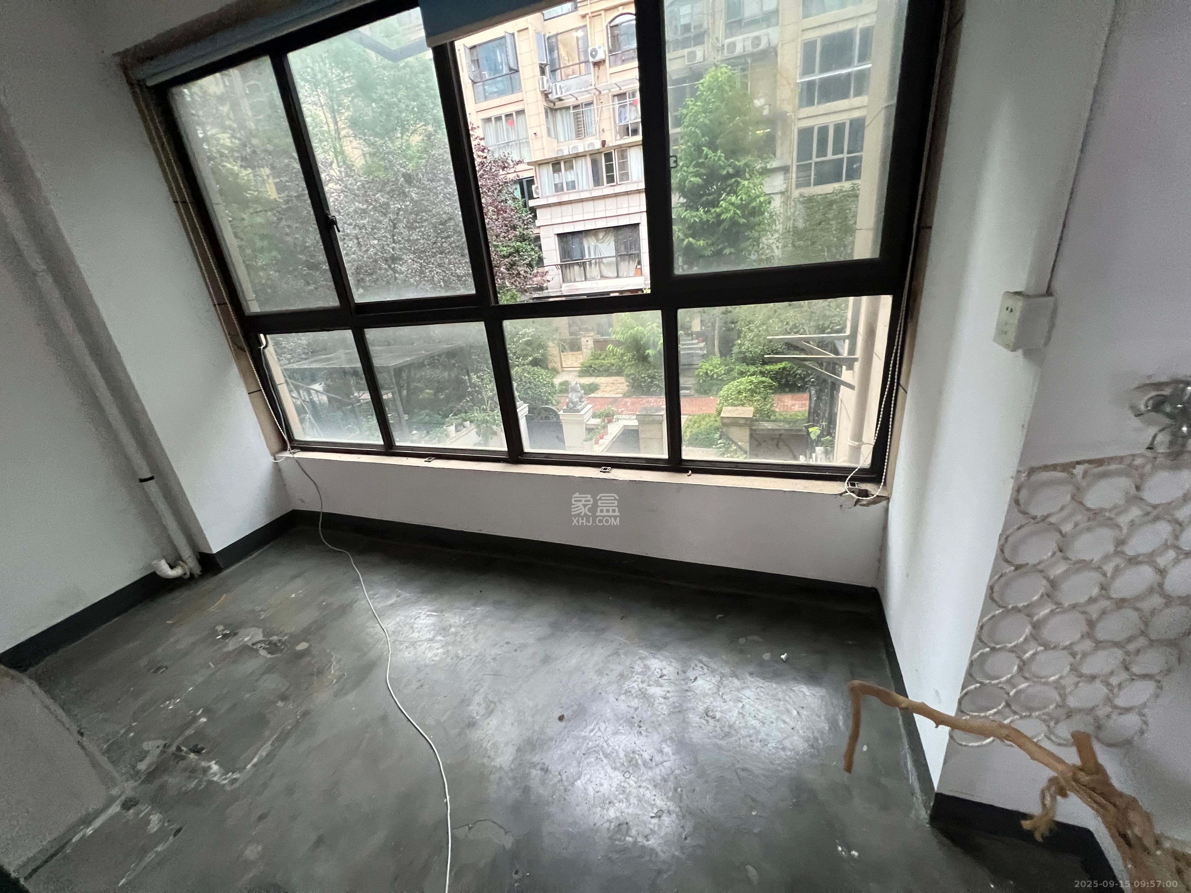 世茂铂翠湾二期  3室2厅1卫    3500.0元/月室内图