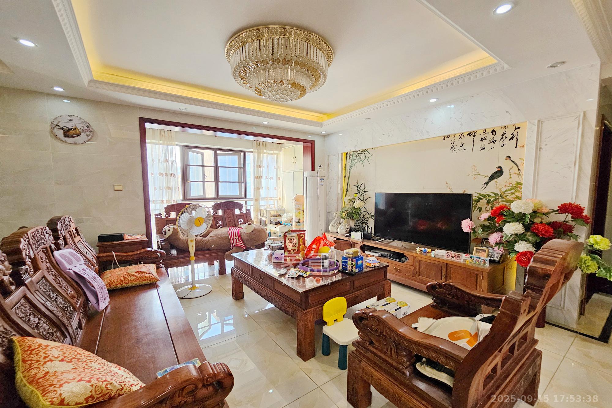 雨花公馆(紫苔名苑) 4室2厅2卫 155.0万 雨花公馆(紫苔名苑) 4室2厅2卫 155.0万客厅