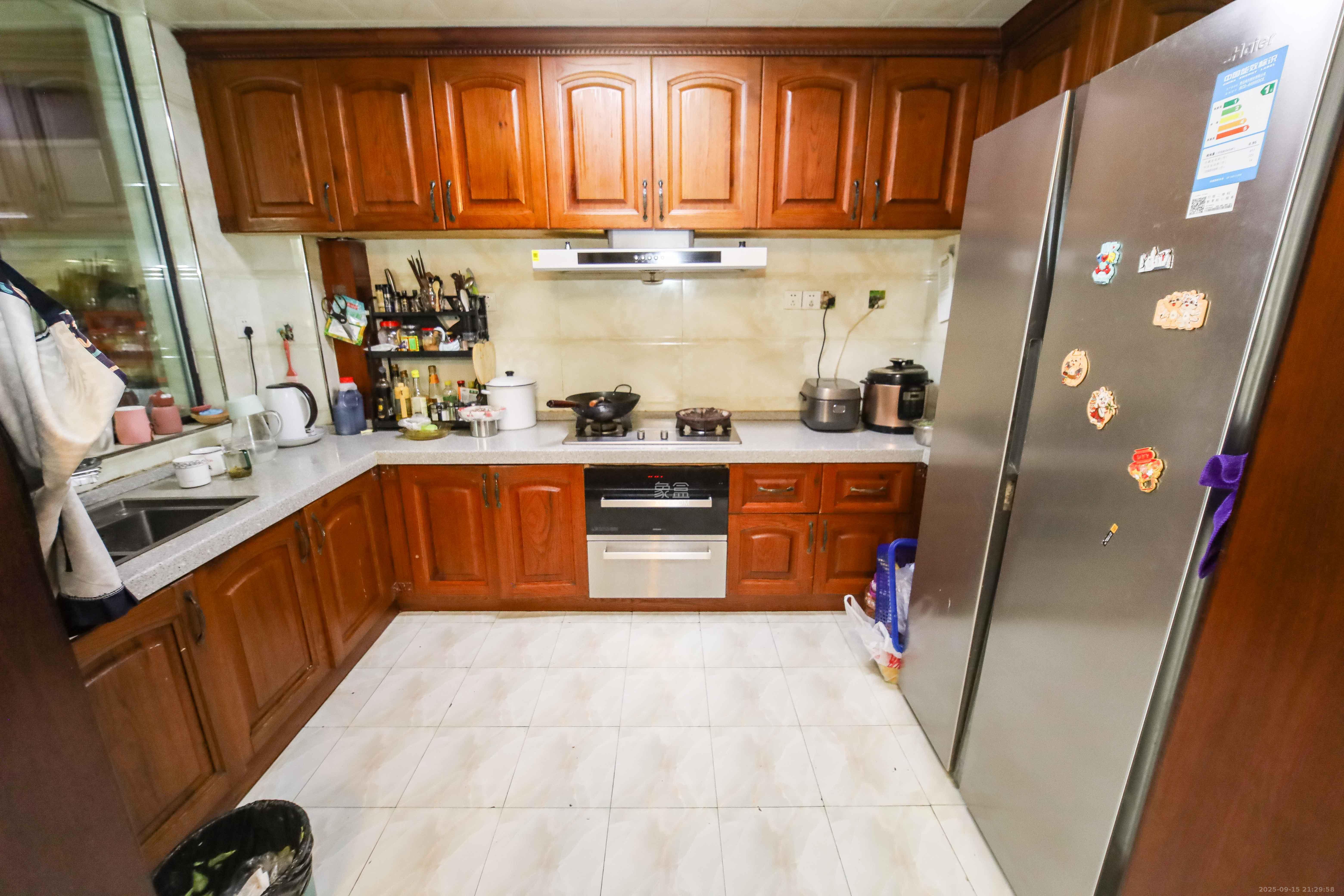 长房白沙湾  4室2厅2卫    175.0万 长房白沙湾  4室2厅2卫    175.0万厨房