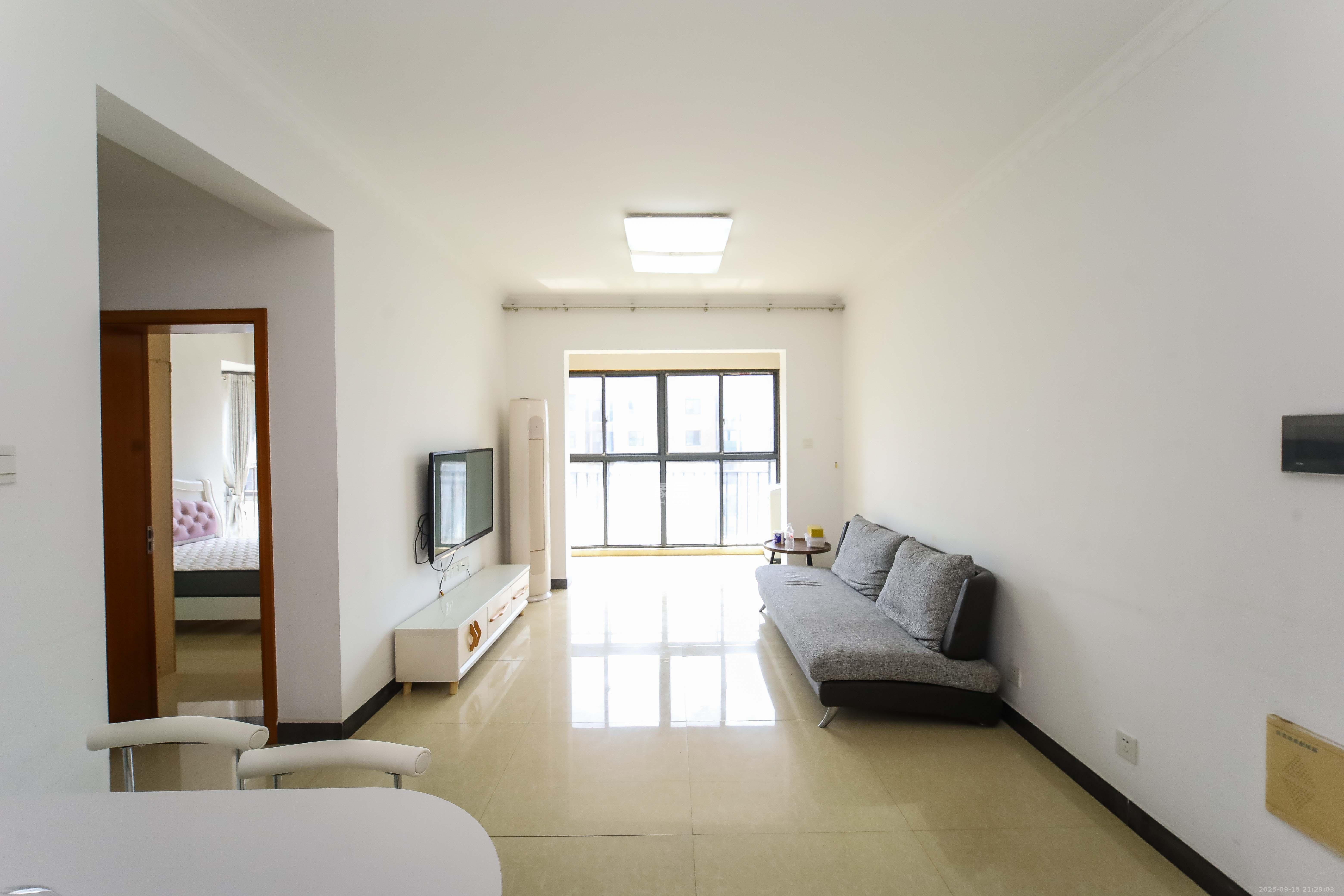 泊爱蓝湾 2室2厅1卫 65.0万 泊爱蓝湾 2室2厅1卫 65.0万客厅