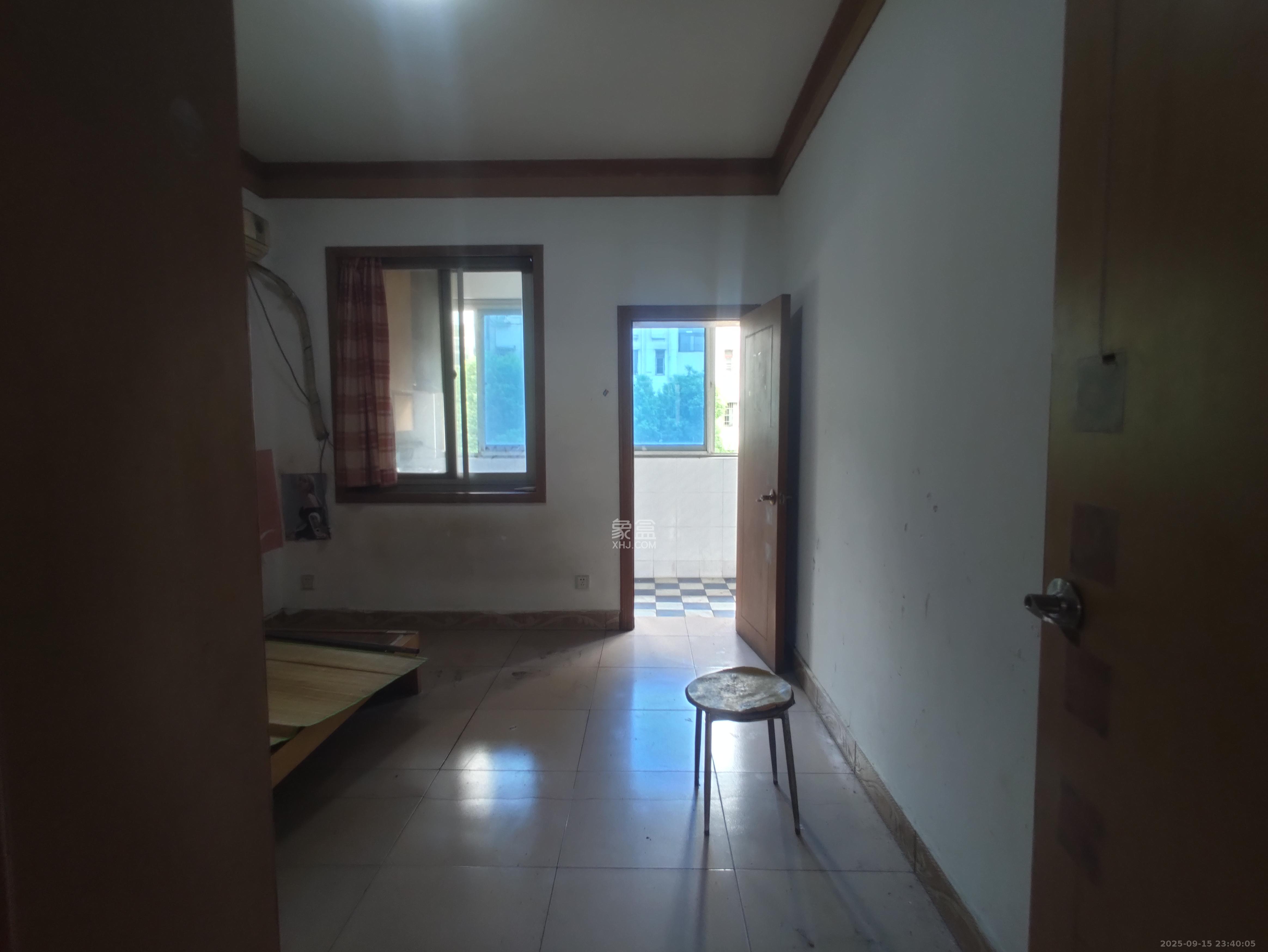 五一东村 1室0厅0卫 2400.0元/月 五一东村 1室0厅0卫 2400.0元/月室内图