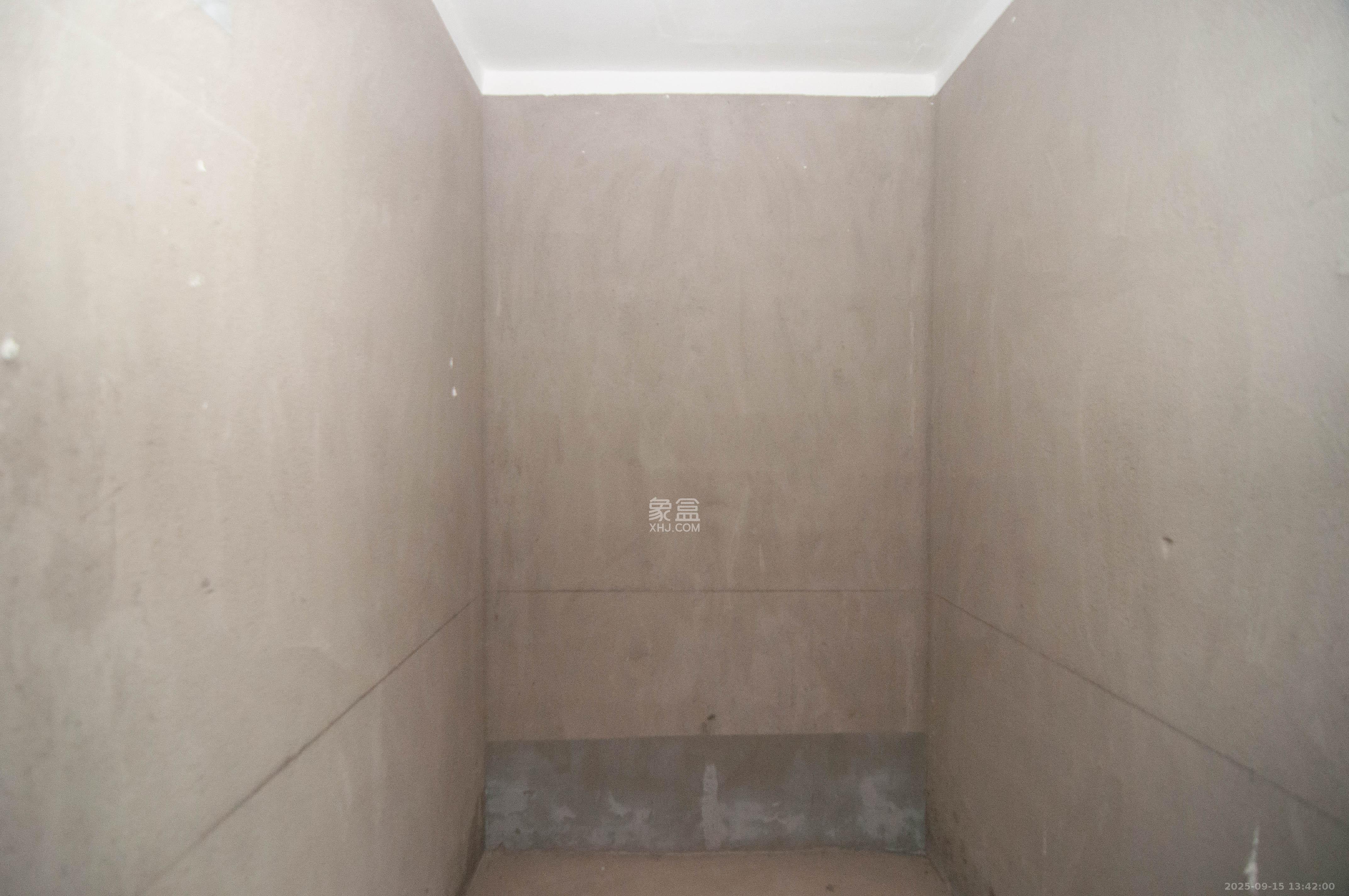 绿地麓湖郡  4室2厅2卫    208.0万其他