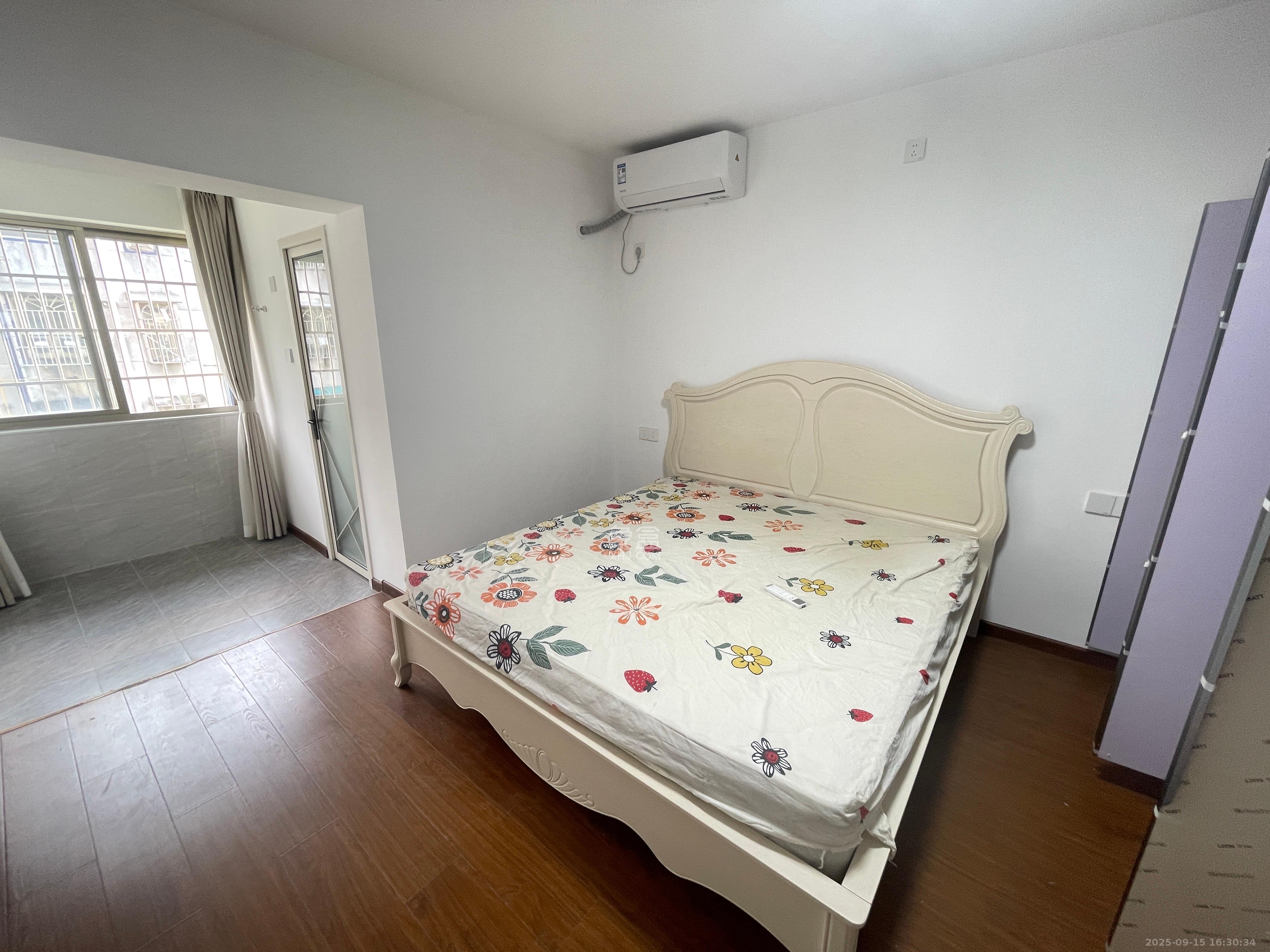 南园小区  3室2厅2卫    2200.0元/月室内图