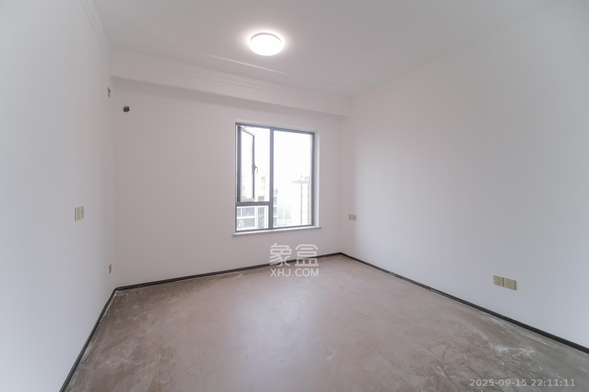 荣盛城  3室2厅2卫    105.8万卧室