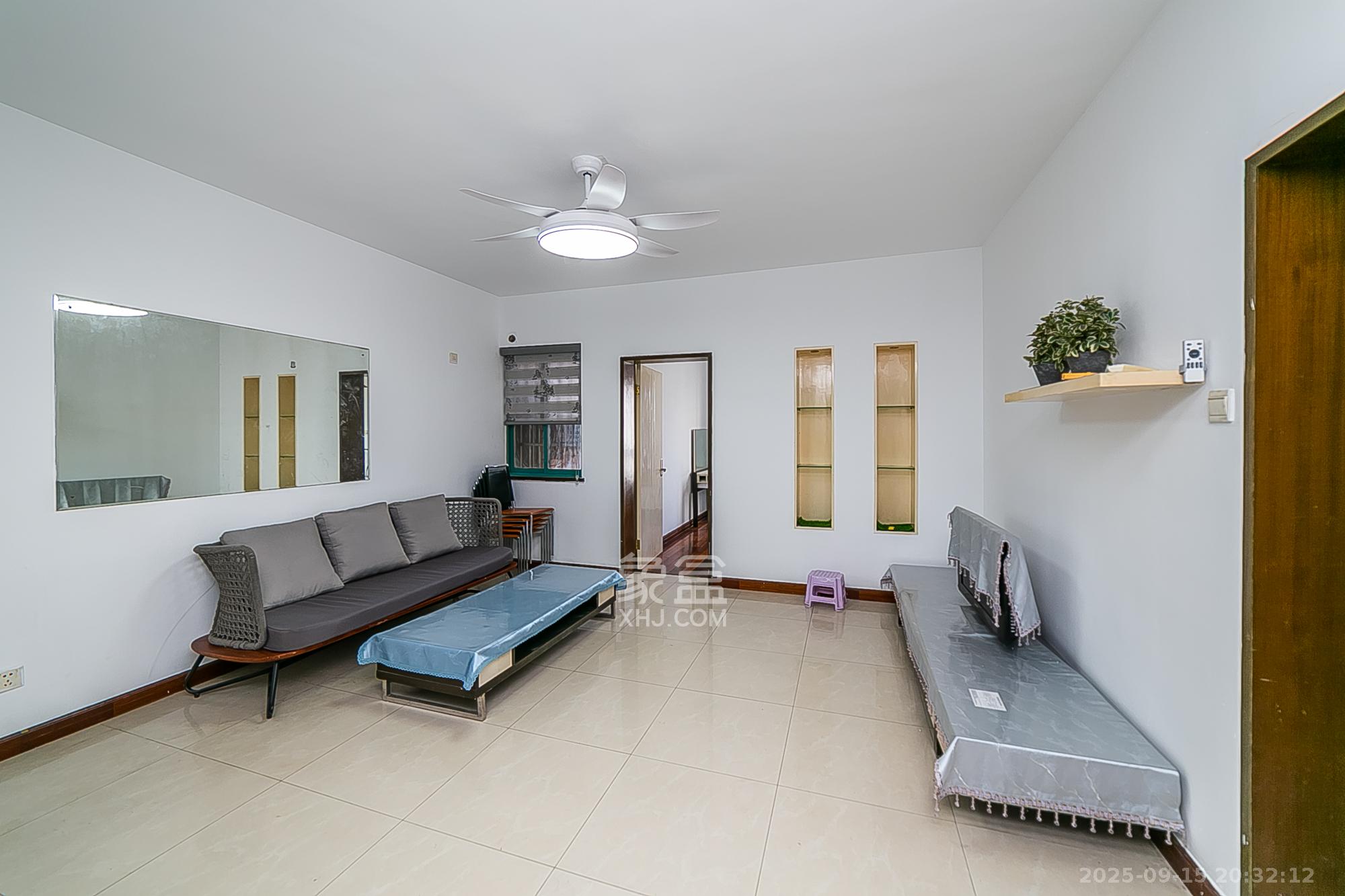 白沙花园  2室2厅1卫    56.0万客厅