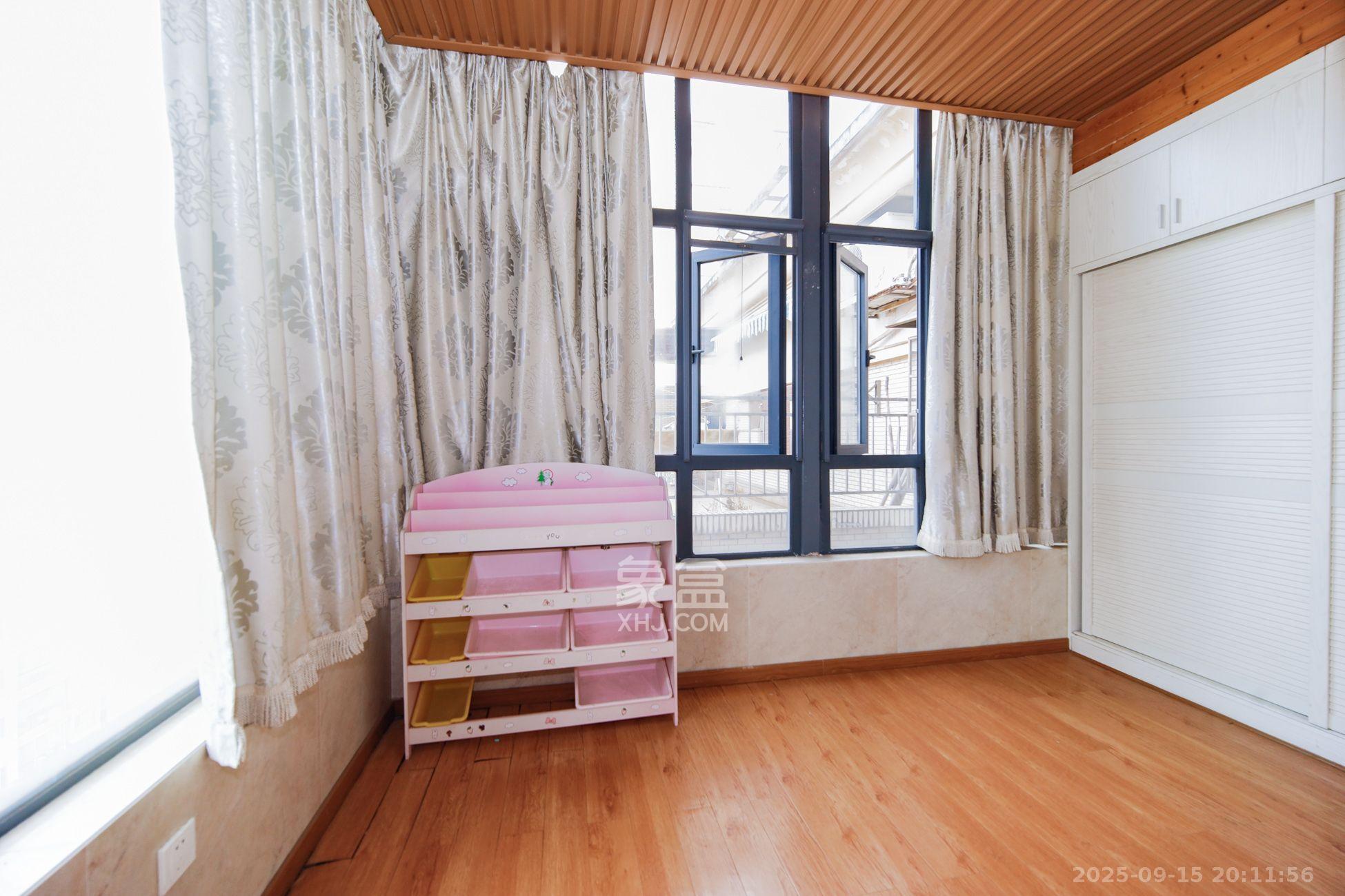 鑫天山水洲城 6室2厅3卫 5600.0元/月 鑫天山水洲城 6室2厅3卫 5600.0元/月室内图