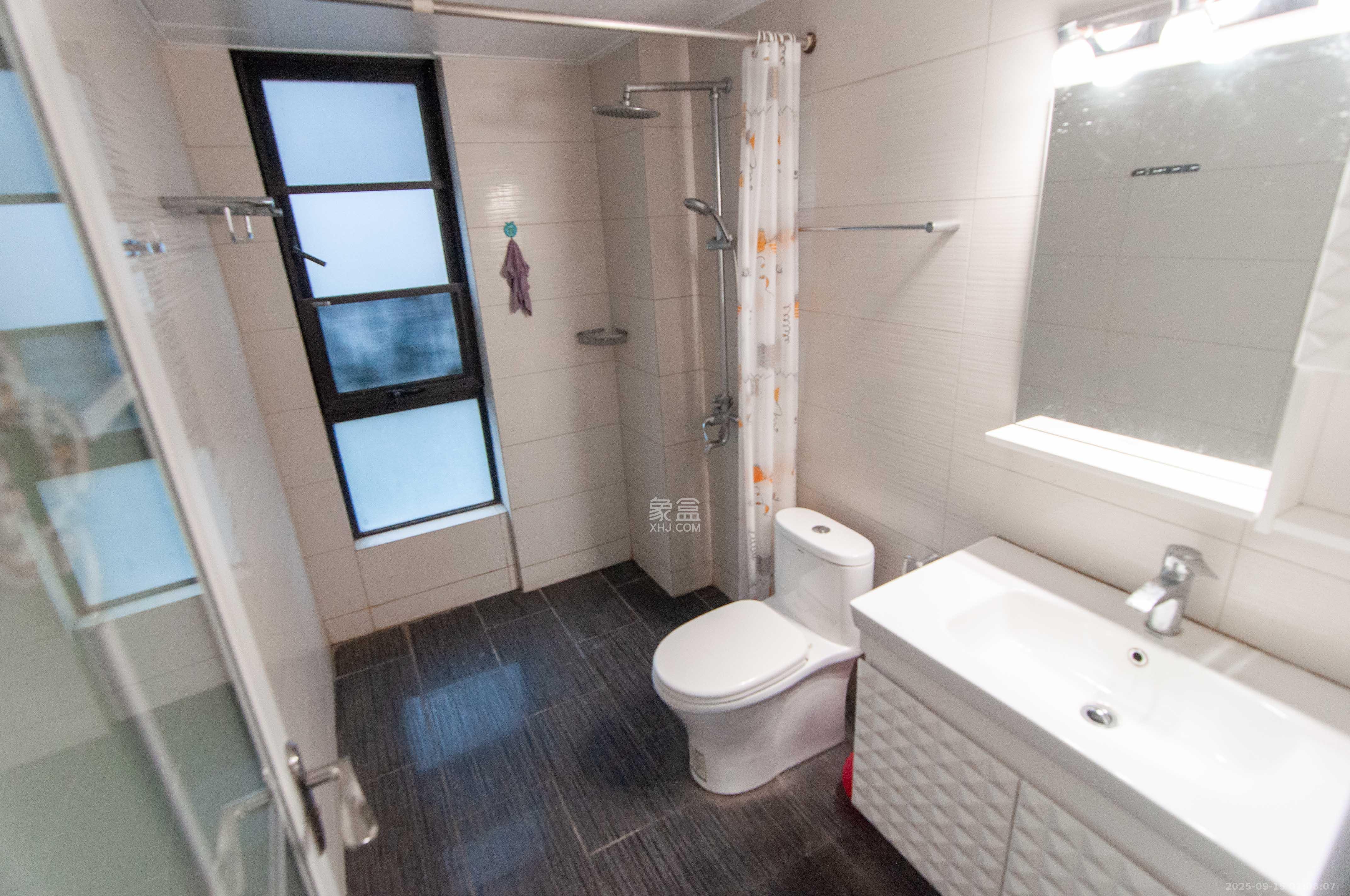 达美D6区 4室2厅3卫 190.0万 达美D6区 4室2厅3卫 190.0万卫生间