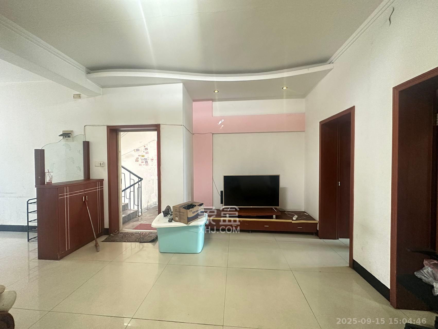 中南汽车世界 2室2厅1卫 1100.0元/月 中南汽车世界 2室2厅1卫 1100.0元/月室内图