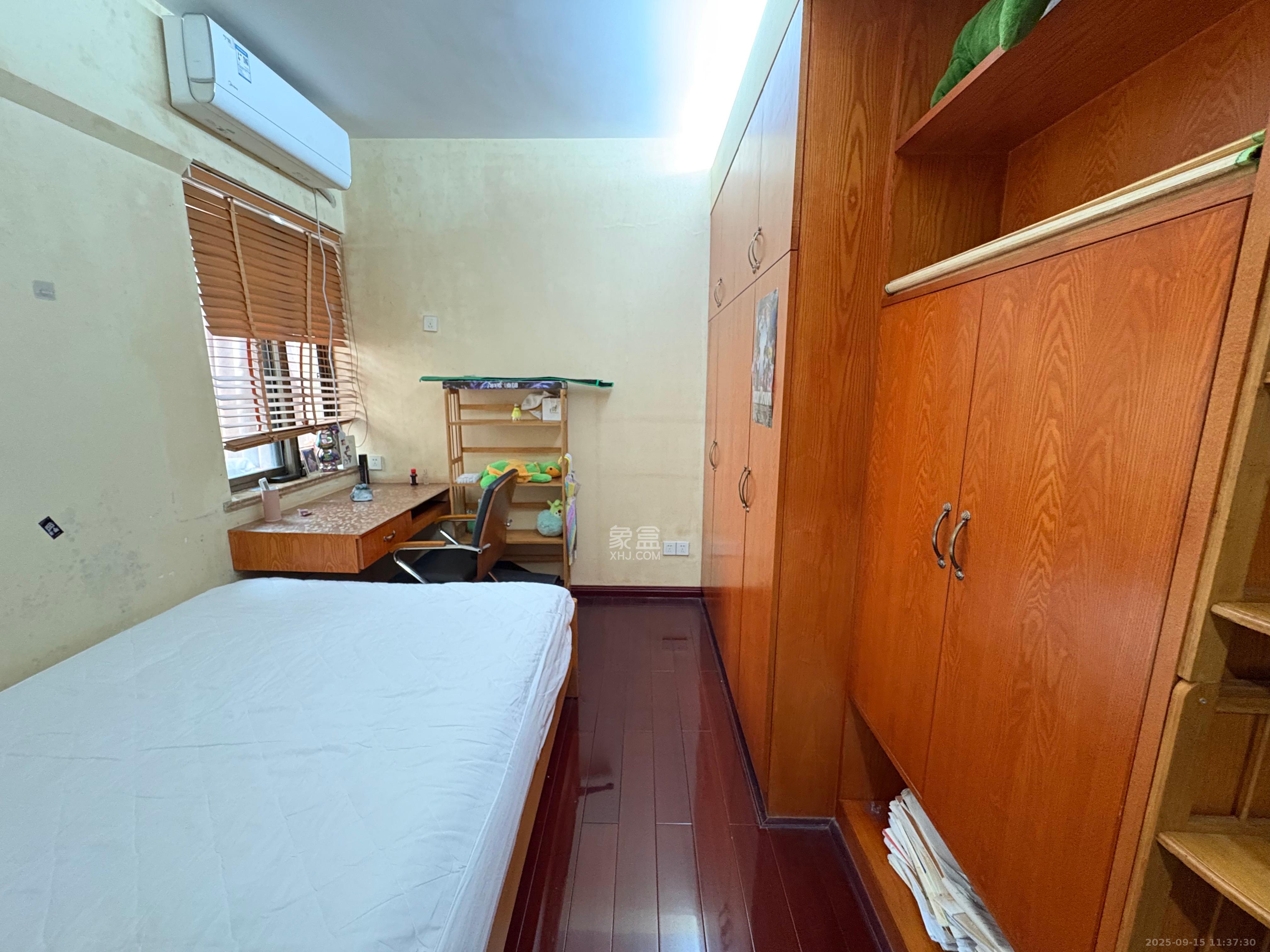 长宝1667  3室2厅2卫   4200.00元/月室内图