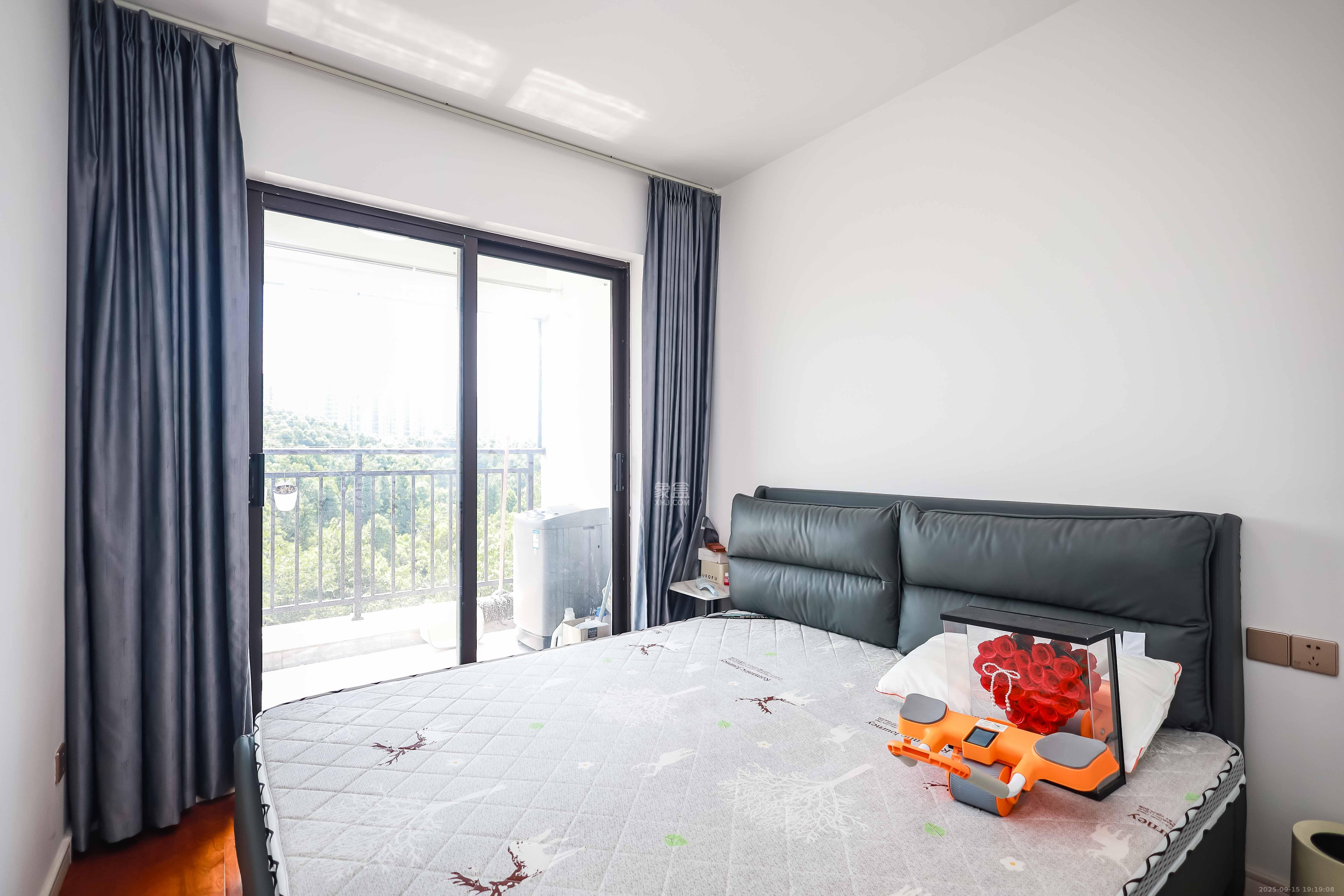 金基芳华  4室2厅2卫    145.0万卧室