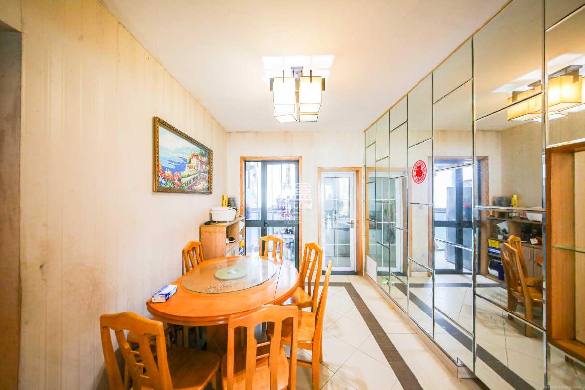 博林金谷 3室2厅2卫 168.0万 博林金谷 3室2厅2卫 168.0万客厅