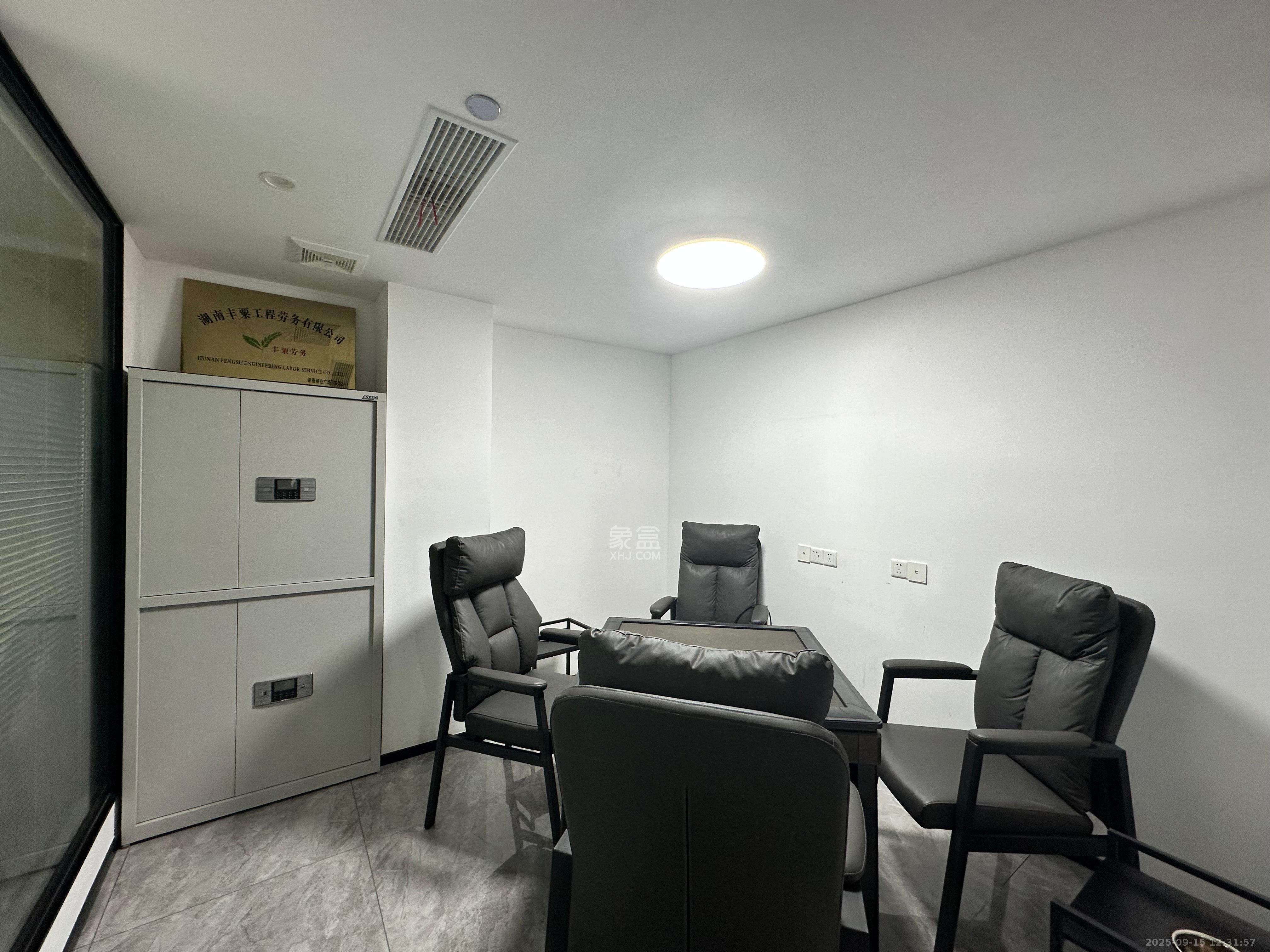 龙湖铂金岛 3室2厅1卫 6800.0元/月 龙湖铂金岛 3室2厅1卫 6800.0元/月室内图