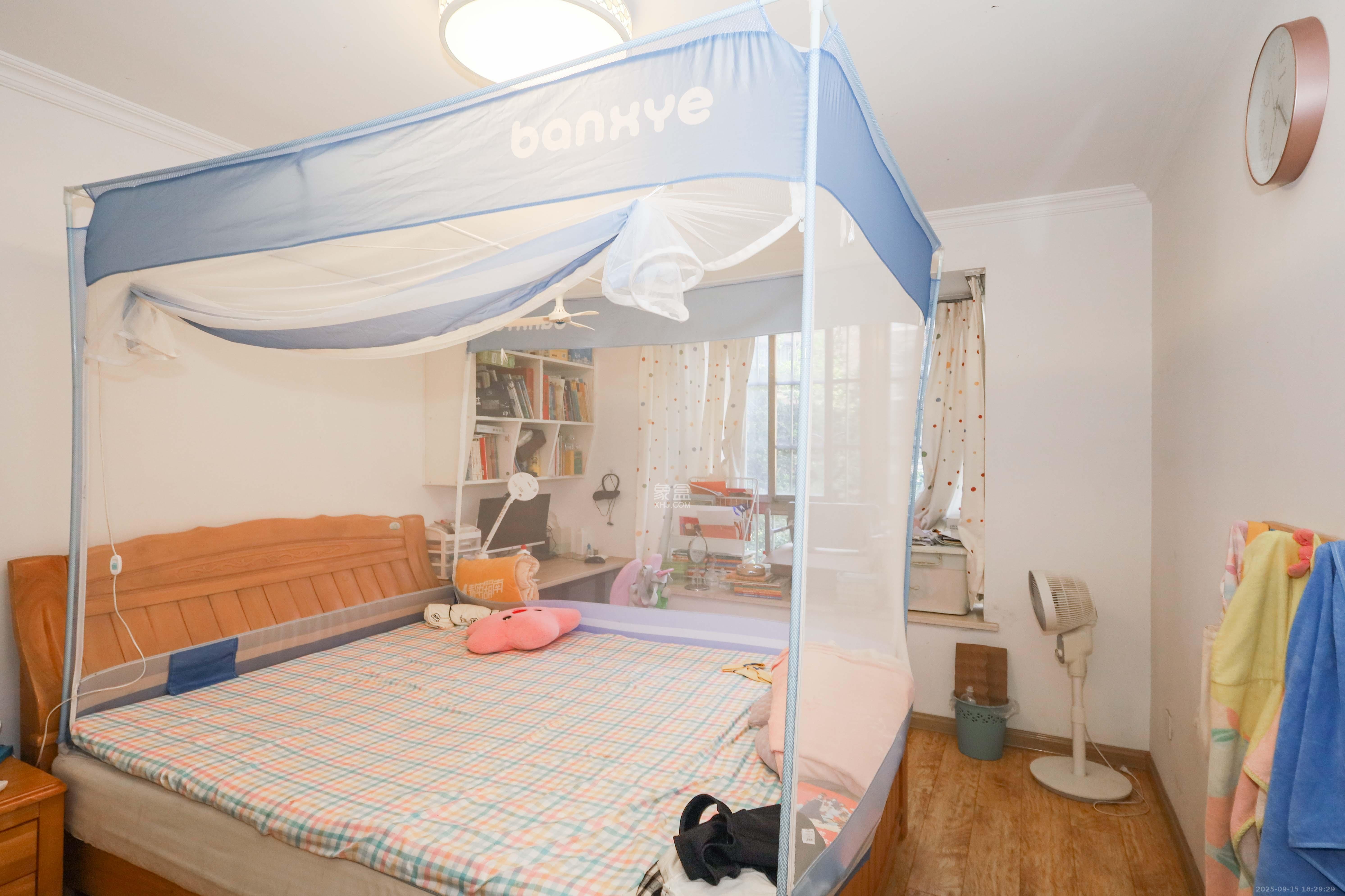 涉外花园 3室2厅2卫 72.0万 涉外花园 3室2厅2卫 72.0万卧室