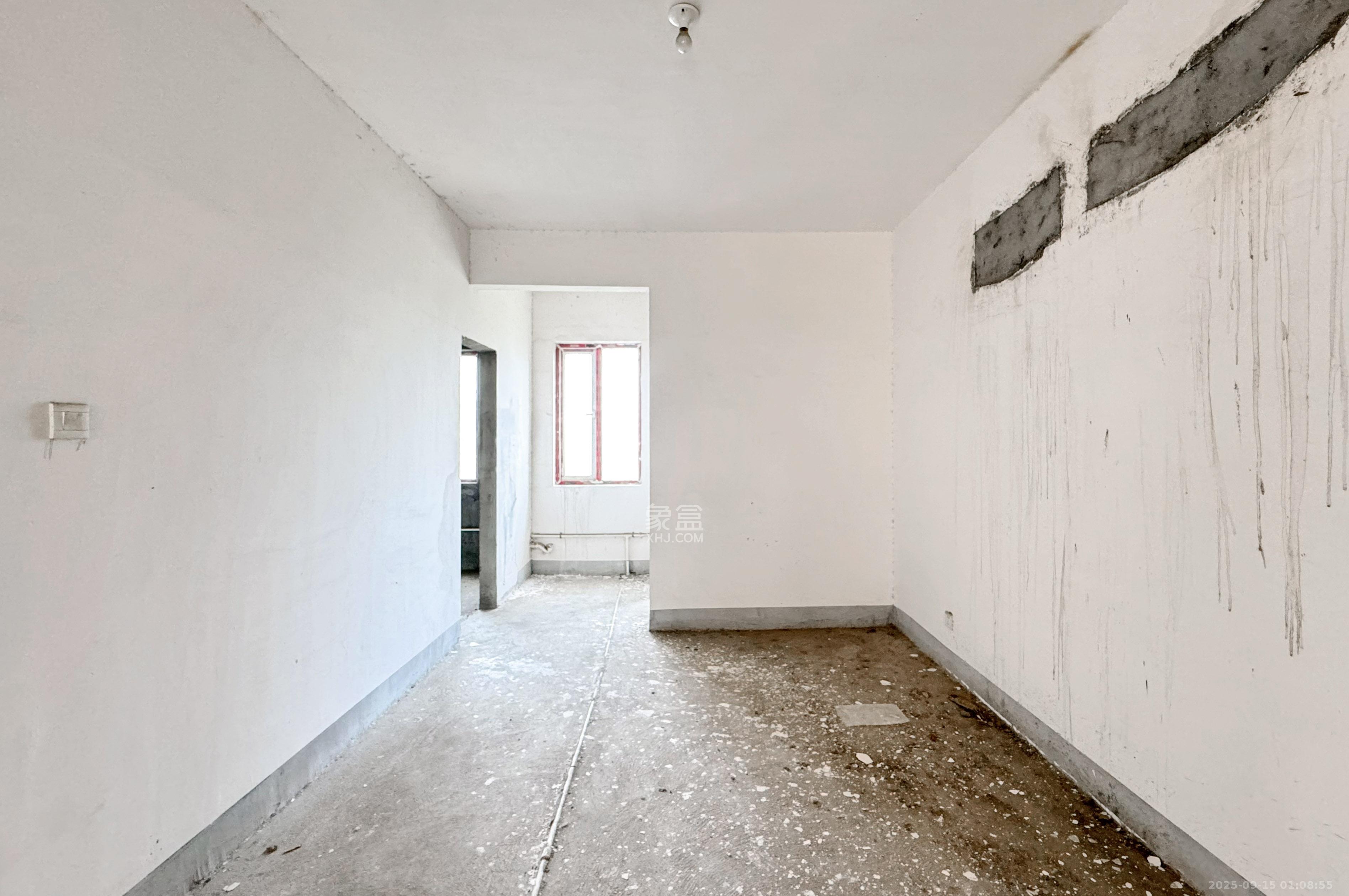 麓阳和景雅苑 4室2厅2卫 122.0万 麓阳和景雅苑 4室2厅2卫 122.0万客厅