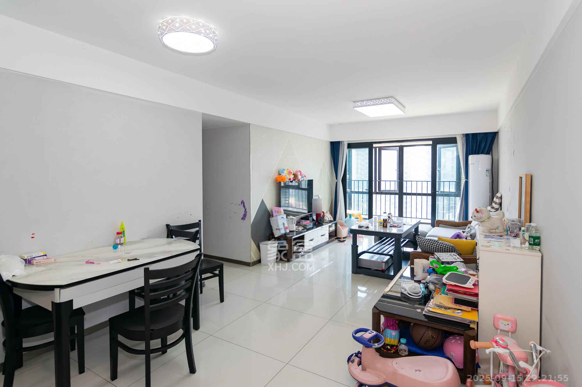 时代年华 3室2厅2卫 71.8万 时代年华 3室2厅2卫 71.8万客厅