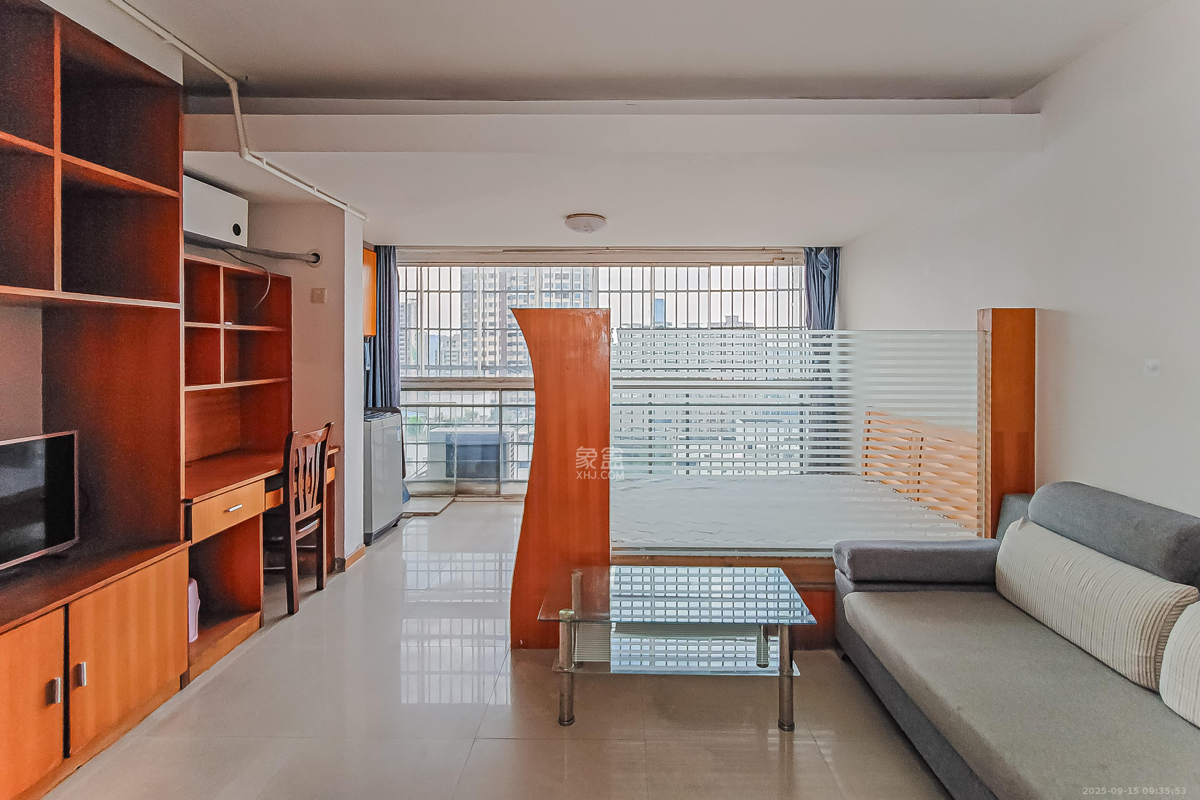 海利华宫大厦  1室1厅1卫    33.0万客厅