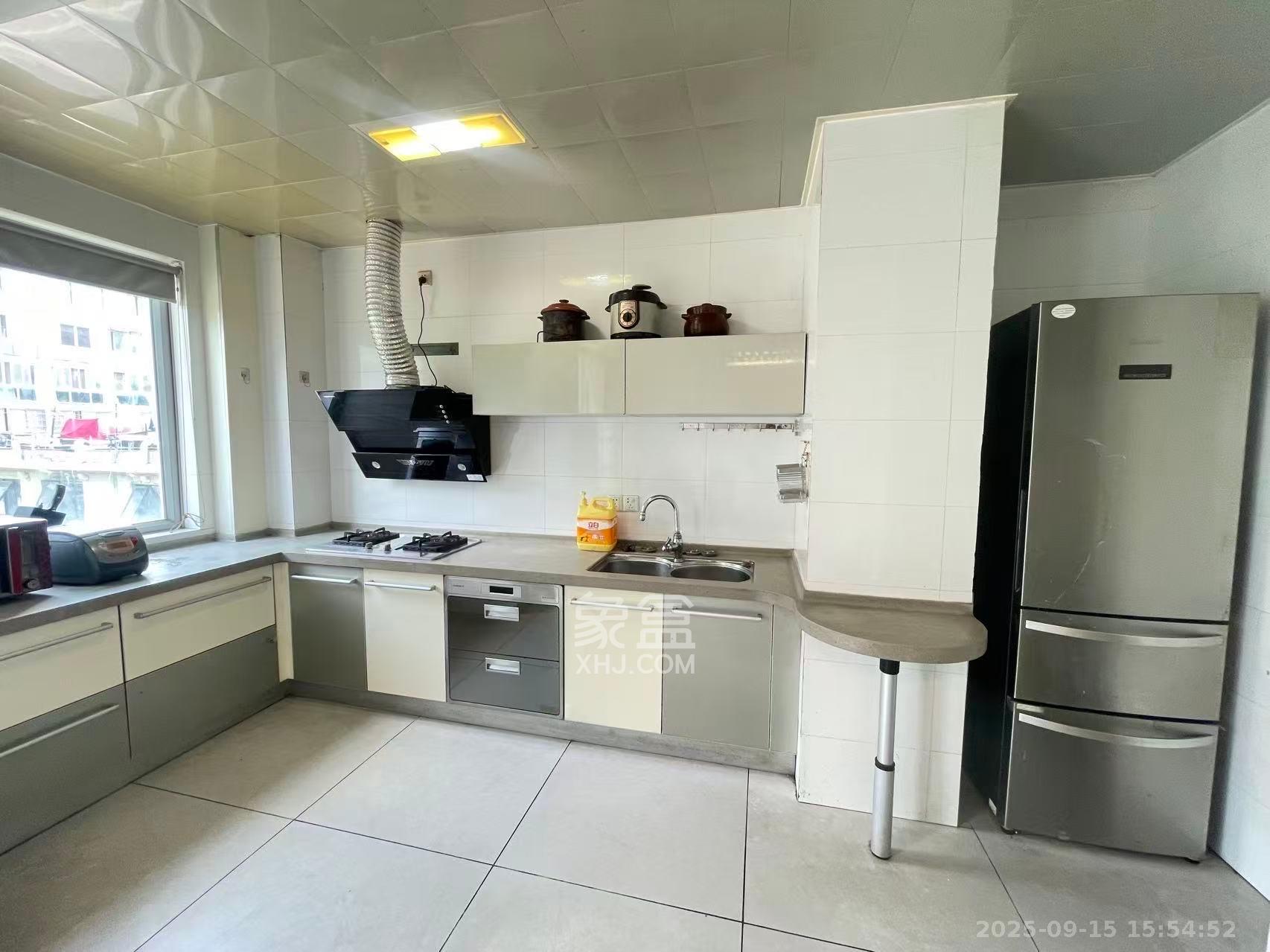 阳光100二期 3室2厅2卫 2800.0元/月 阳光100二期 3室2厅2卫 2800.0元/月室内图