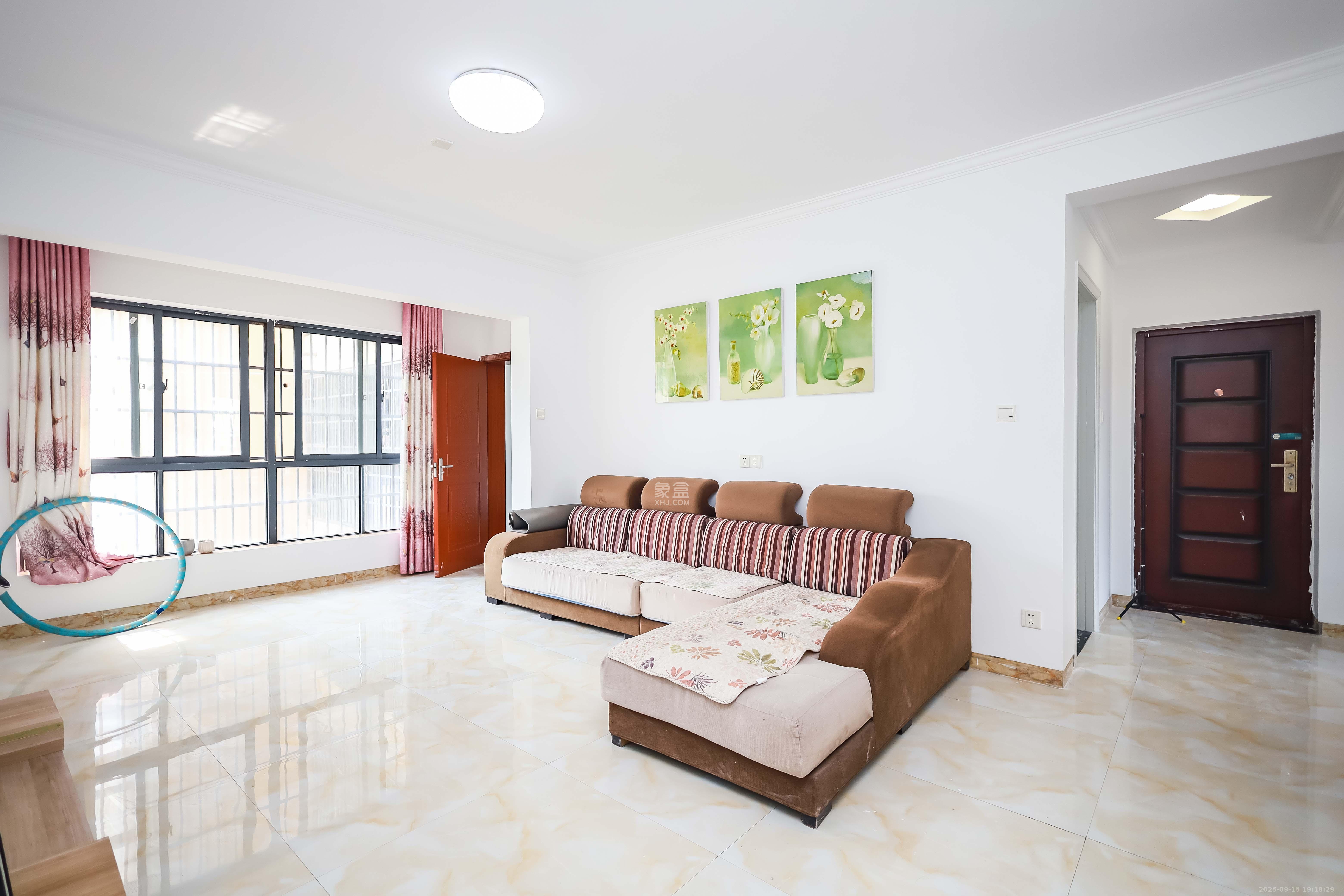 天麓尚层 3室1厅2卫 76.8万 天麓尚层 3室1厅2卫 76.8万客厅