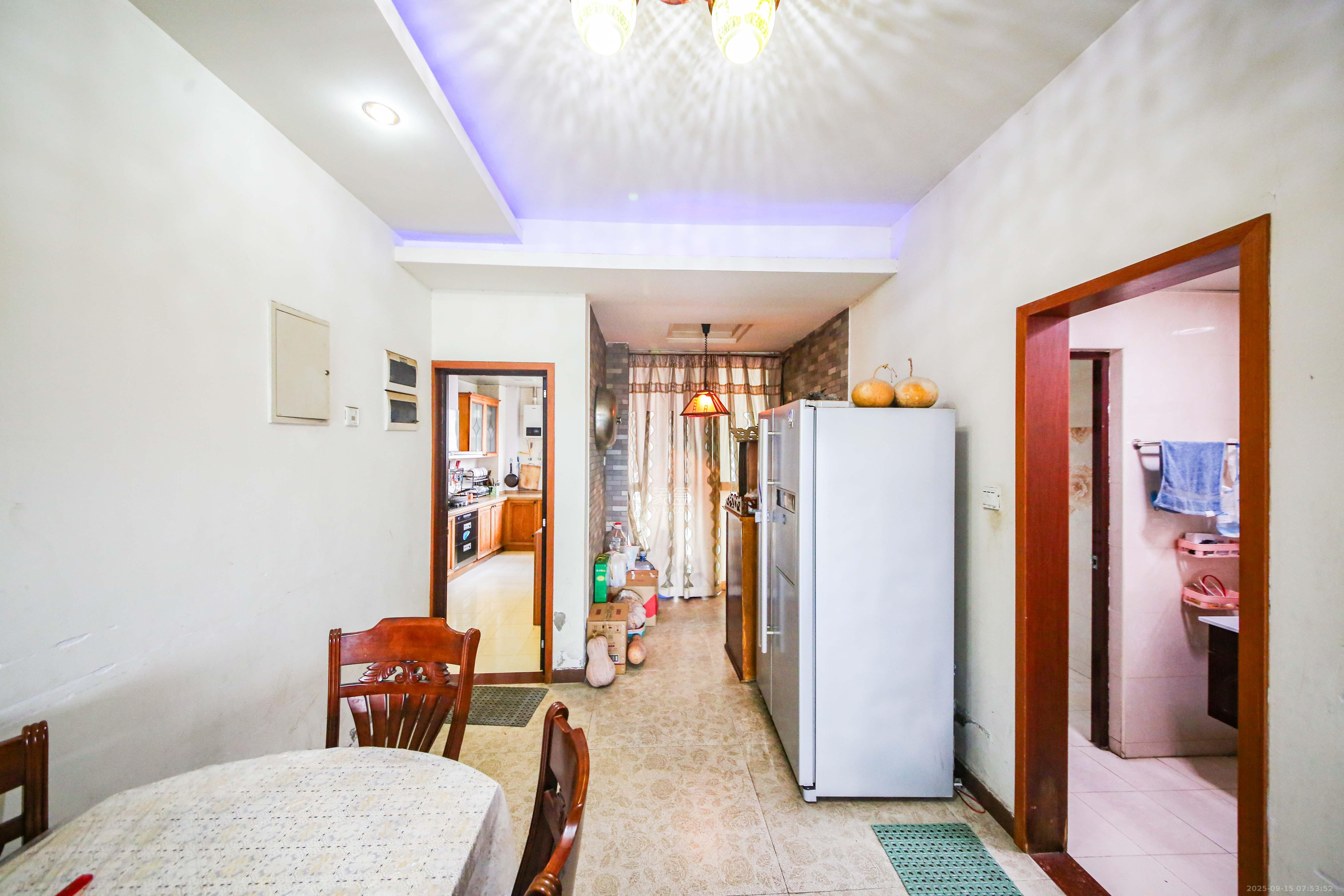 梦网景园 4室2厅2卫 168.0万 梦网景园 4室2厅2卫 168.0万客厅