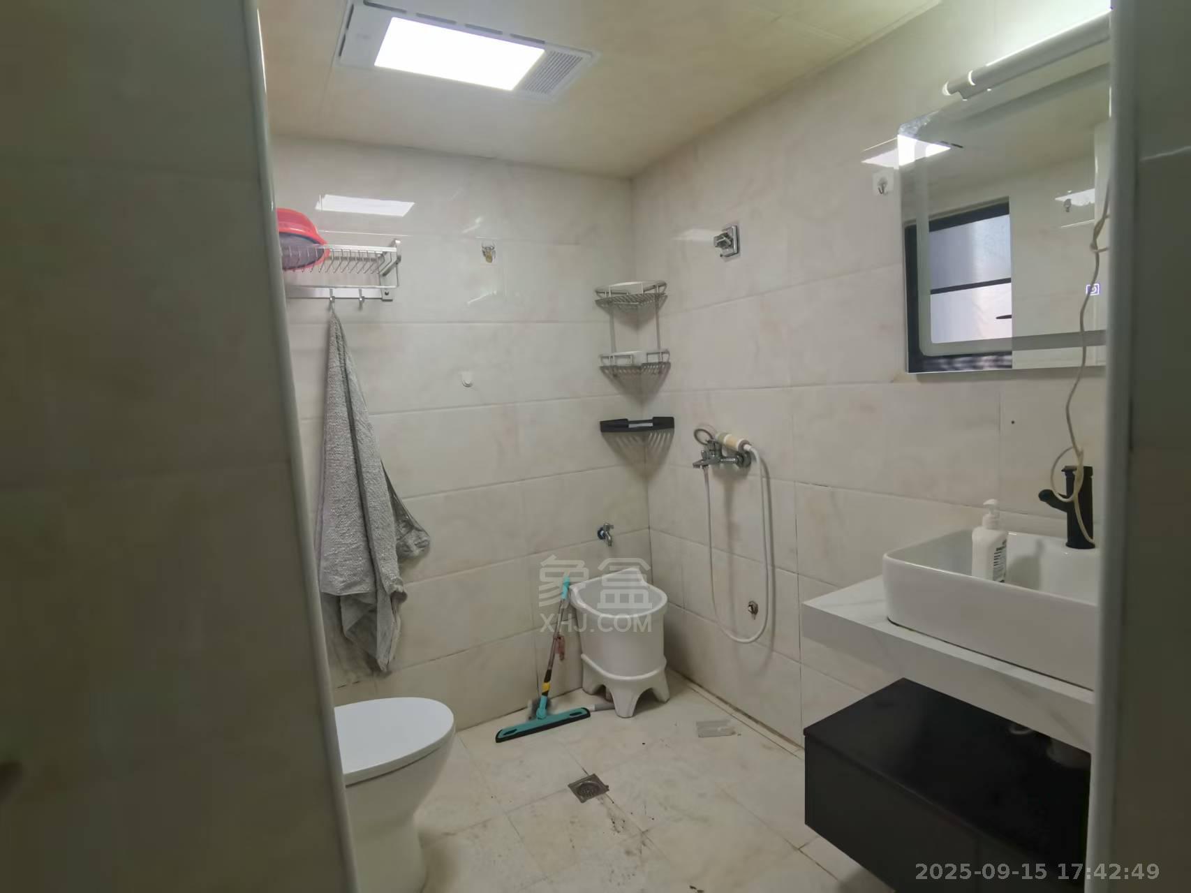 庐山春天早安华晨  2室1厅1卫    1700.0元/月 庐山春天早安华晨  2室1厅1卫    1700.0元/月室内图