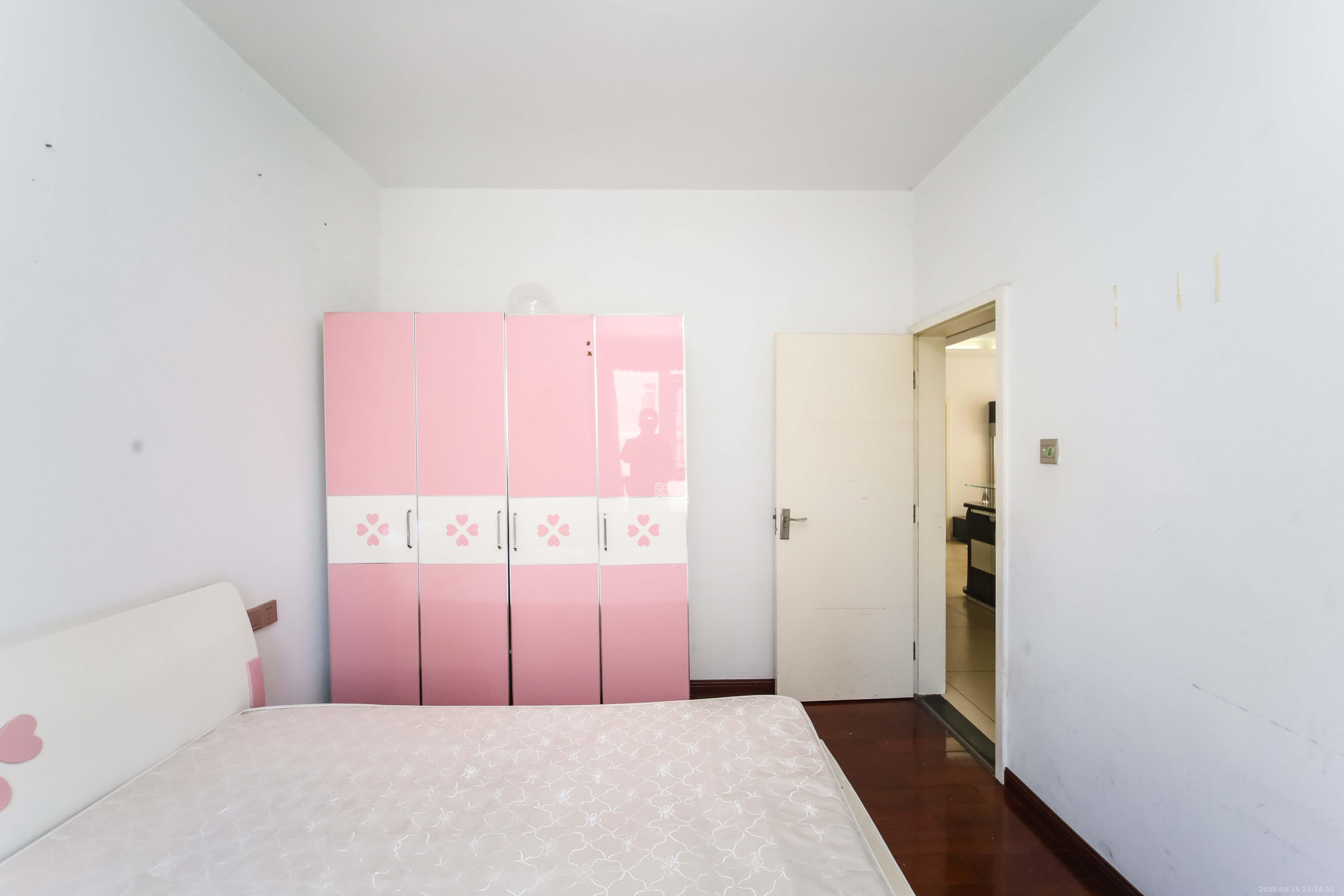 泊爱蓝湾 3室2厅2卫 130.0万 泊爱蓝湾 3室2厅2卫 130.0万卧室