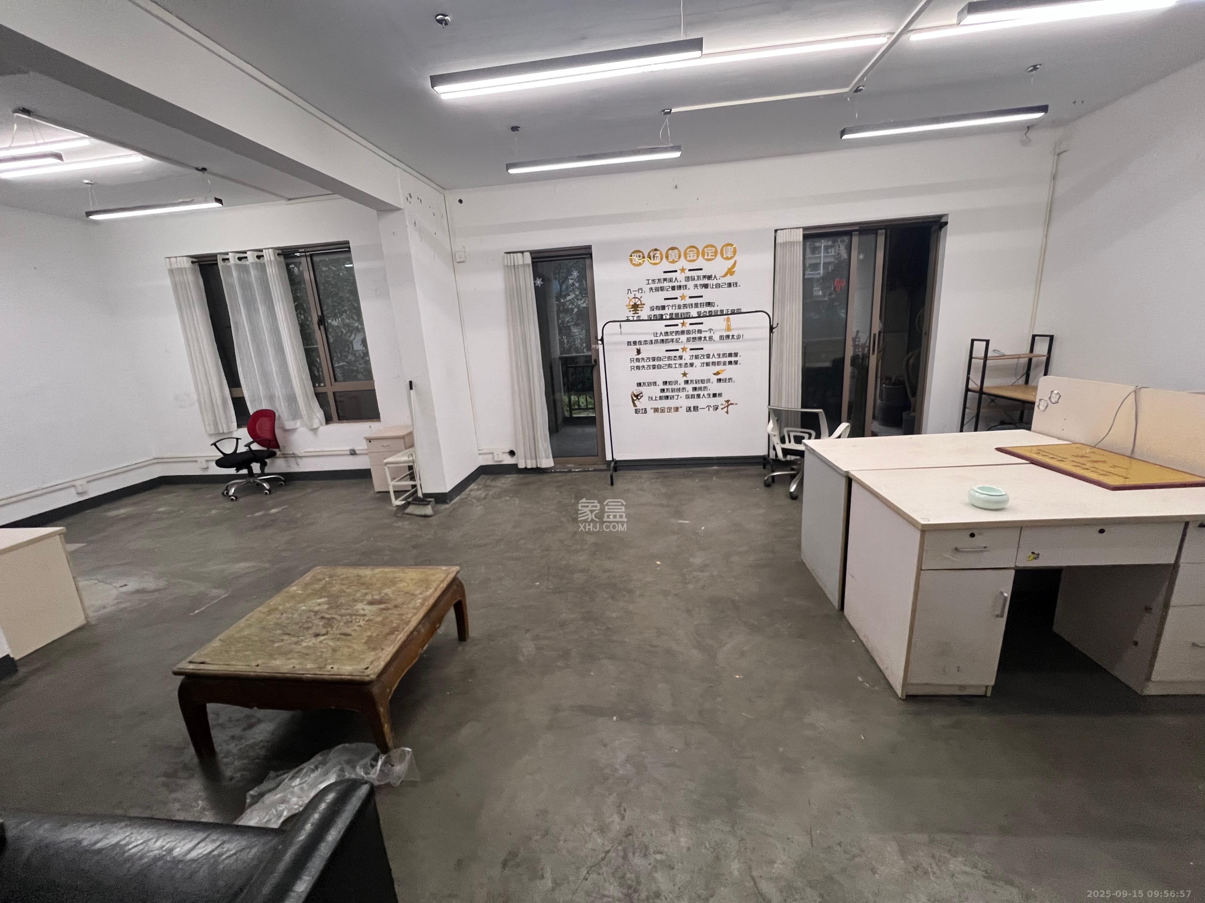 世茂铂翠湾二期 3室2厅1卫 3500.0元/月 世茂铂翠湾二期 3室2厅1卫 3500.0元/月室内图