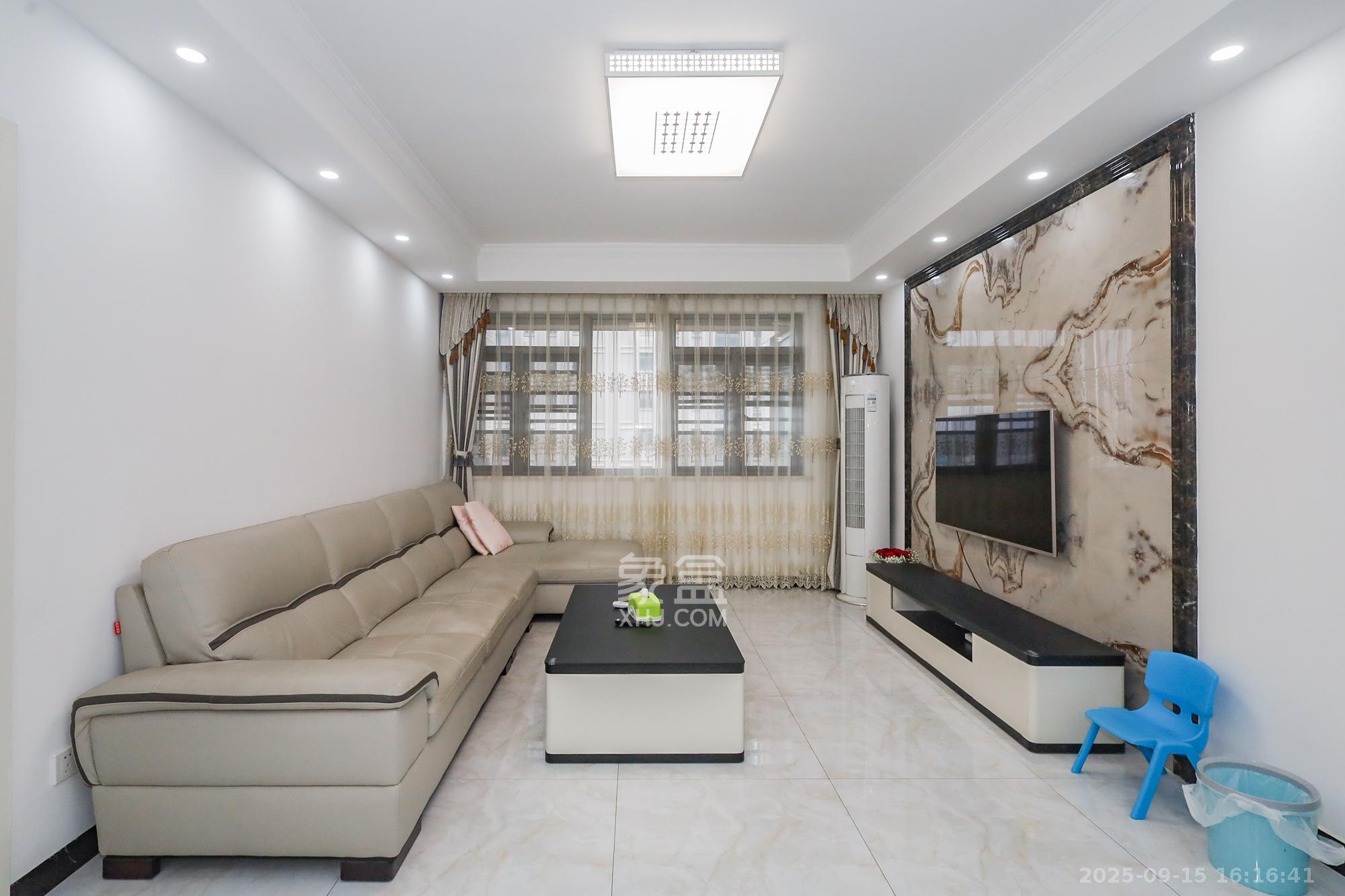 八方小区C区  3室2厅1卫    330.0万 八方小区C区  3室2厅1卫    330.0万