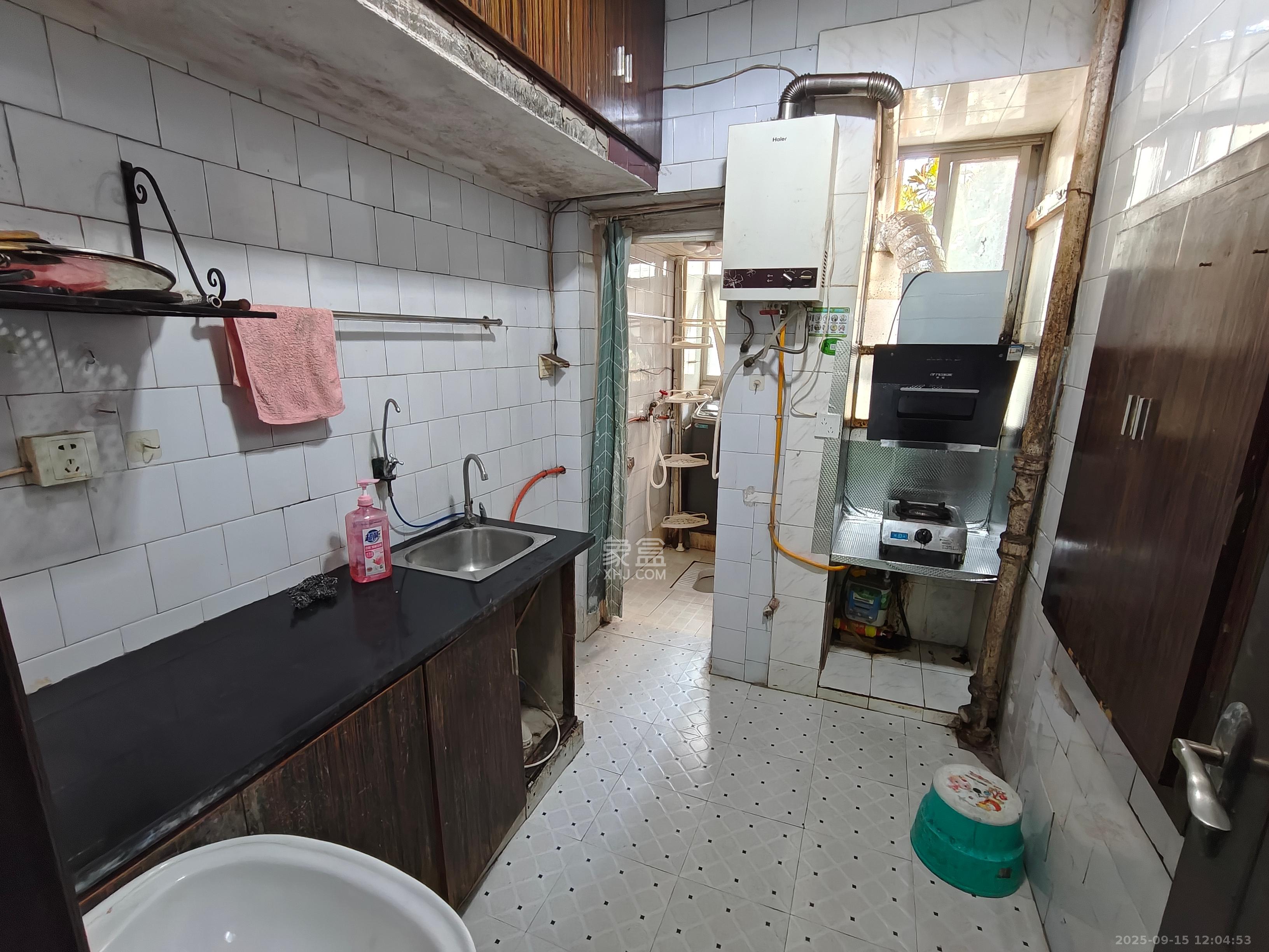 红旗区三片  1室1厅1卫    1300.0元/月室内图