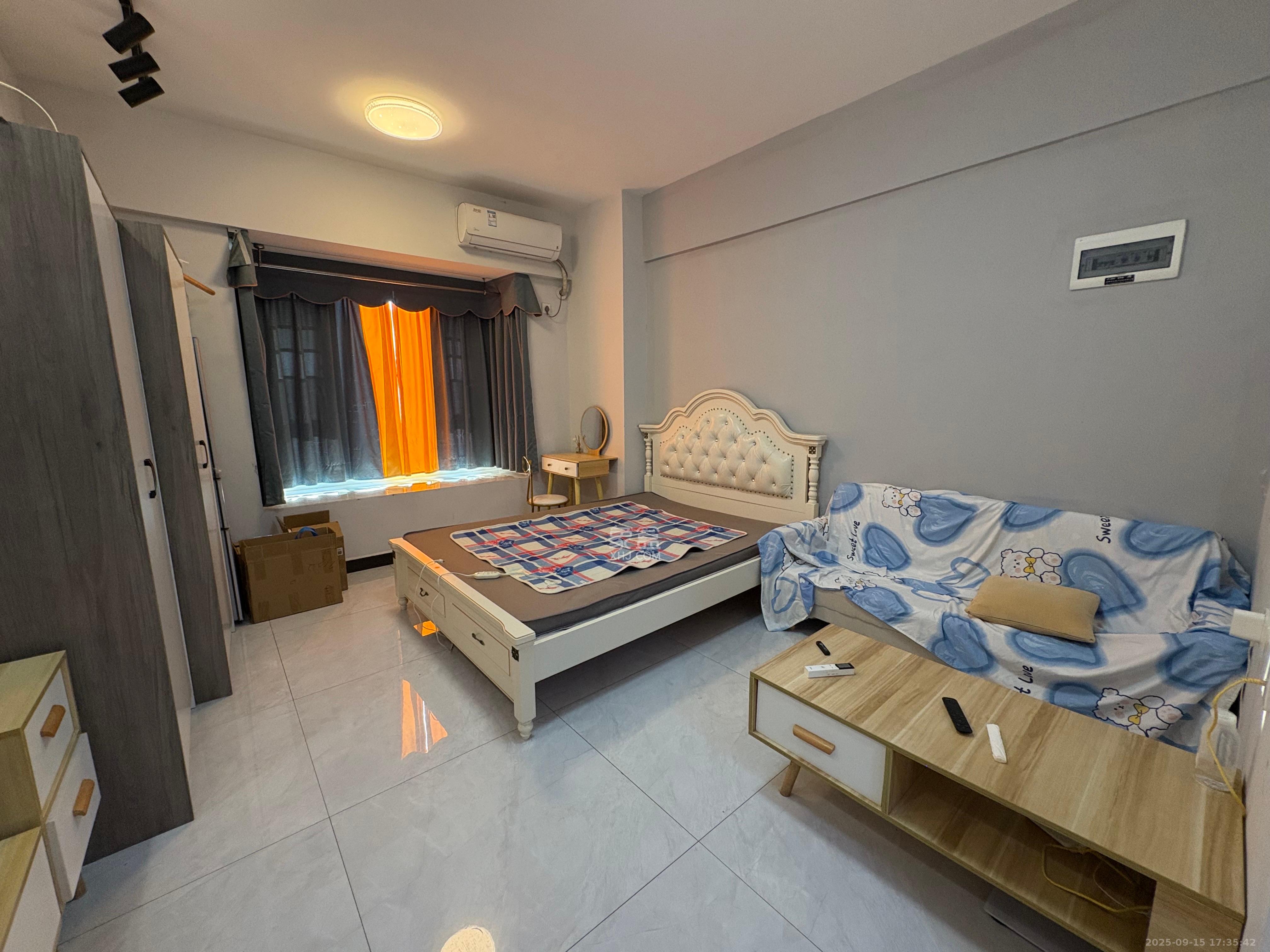 芙蓉万国城MOMA（卓越汇富苑）  1室1厅1卫    1500.0元/月室内图