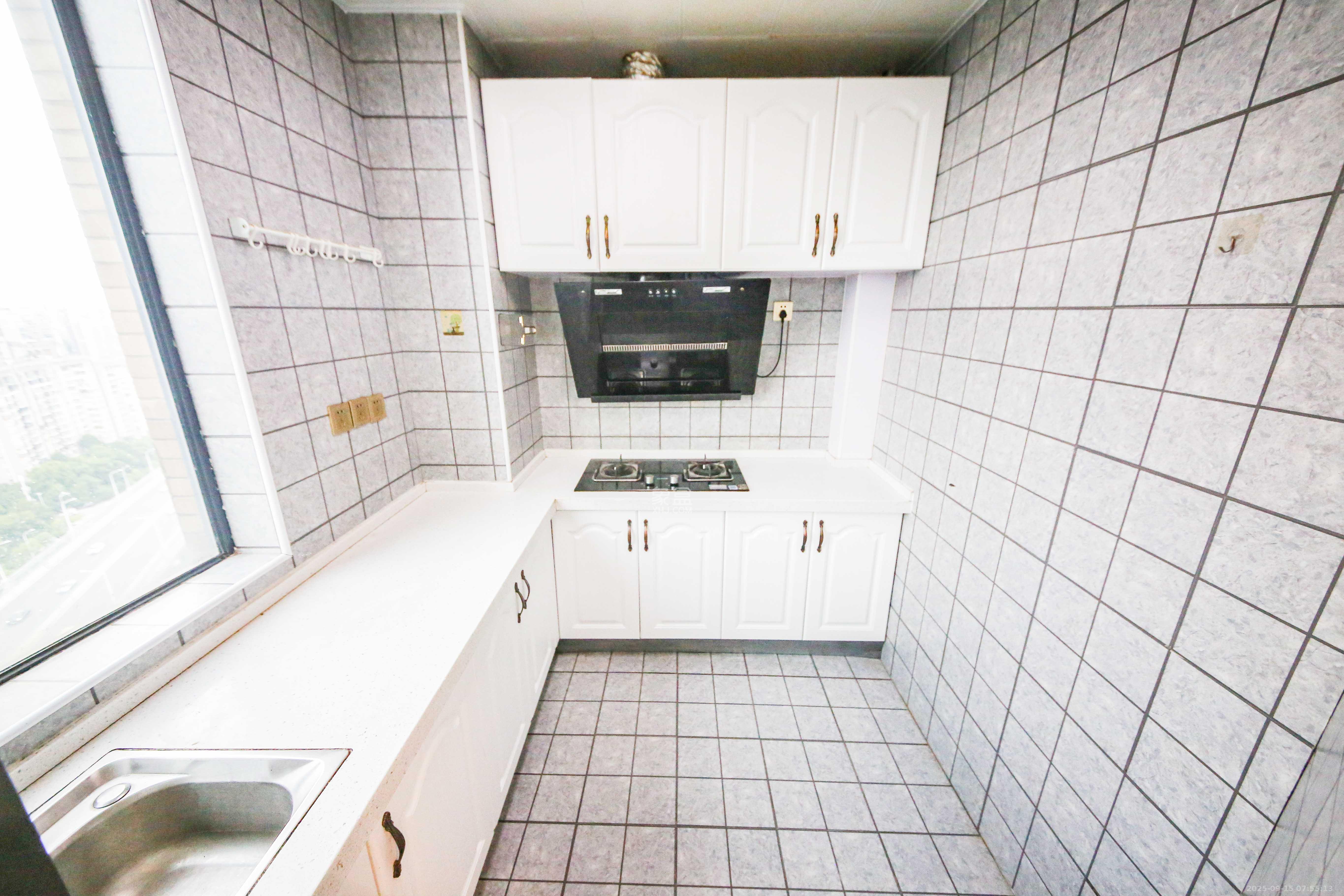 湘府9号 3室2厅2卫 138.0万 湘府9号 3室2厅2卫 138.0万厨房