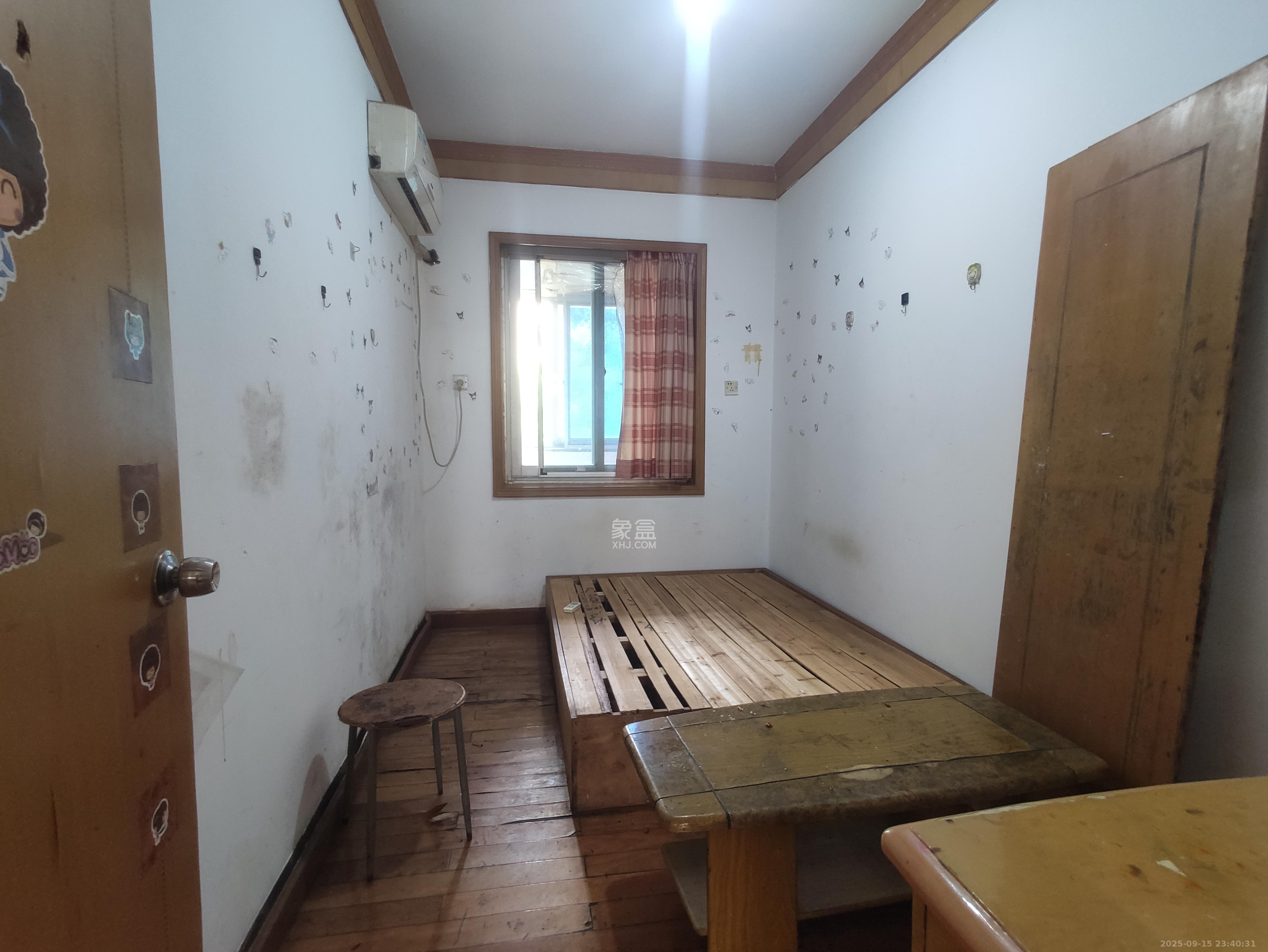 五一东村 1室0厅0卫 2400.0元/月 五一东村 1室0厅0卫 2400.0元/月室内图