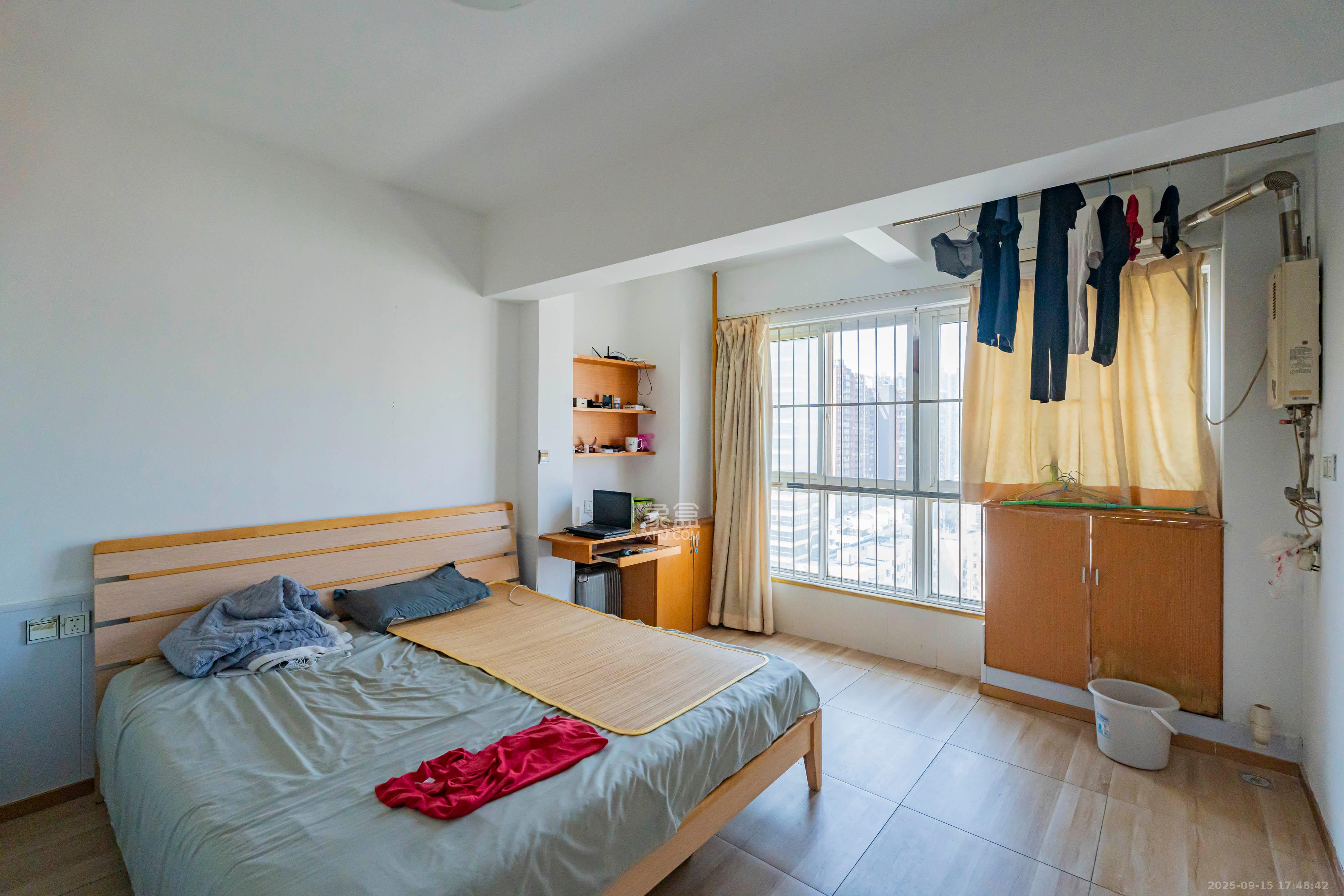 伍家岭生活广场  1室1厅1卫    26.8万 伍家岭生活广场  1室1厅1卫    26.8万卧室