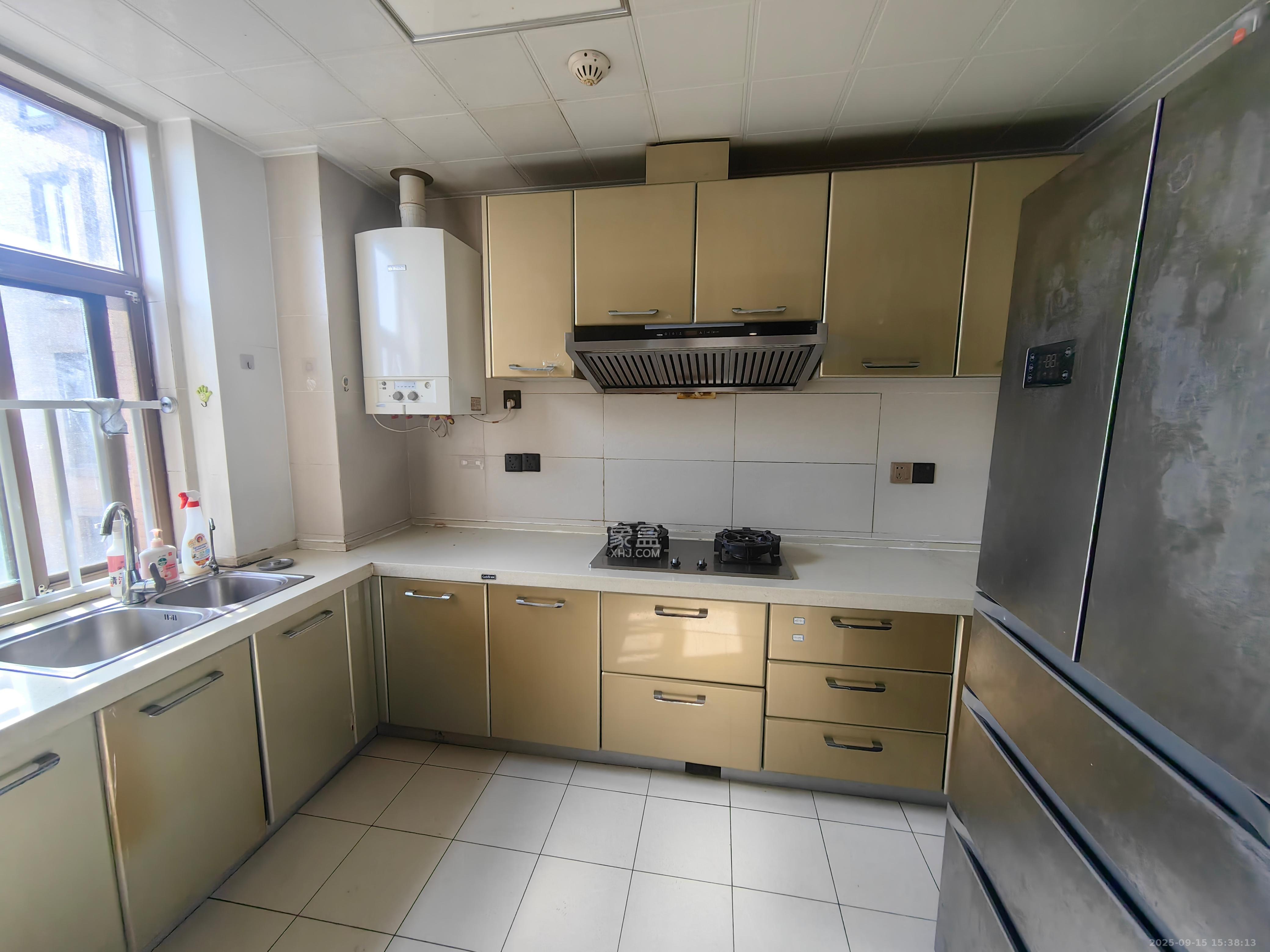 第六都（陆都小区）  3室2厅2卫    4500.0元/月室内图