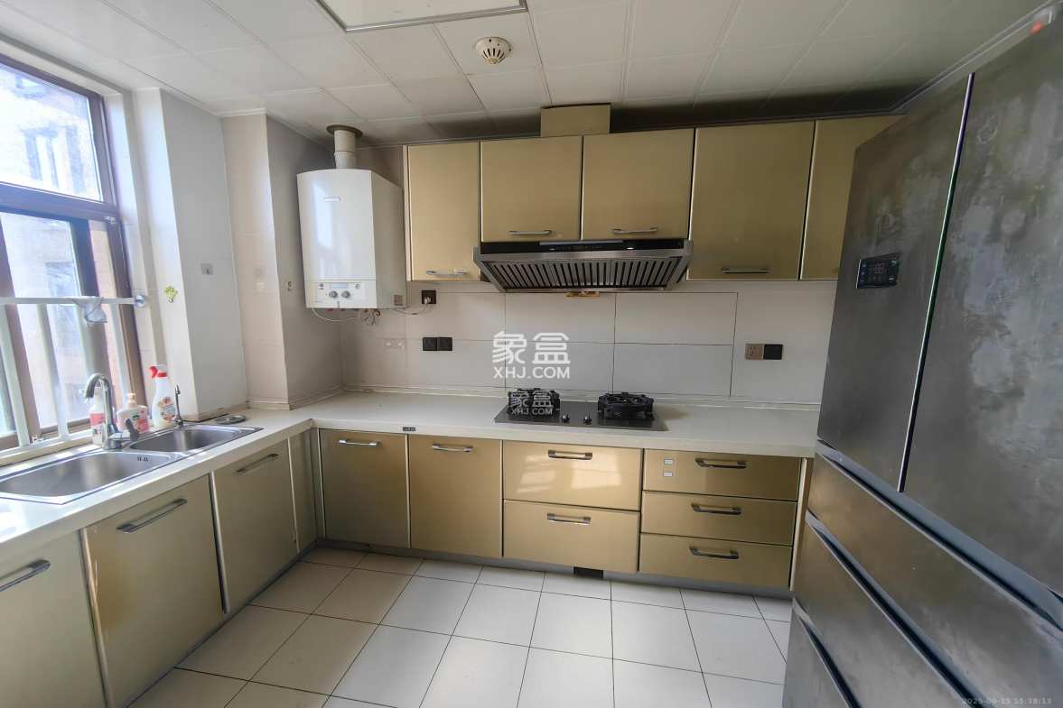 第六都(陆都小区) 3室2厅2卫 4500.0元/月 第六都(陆都小区) 3室2厅2卫 4500.0元/月室内图