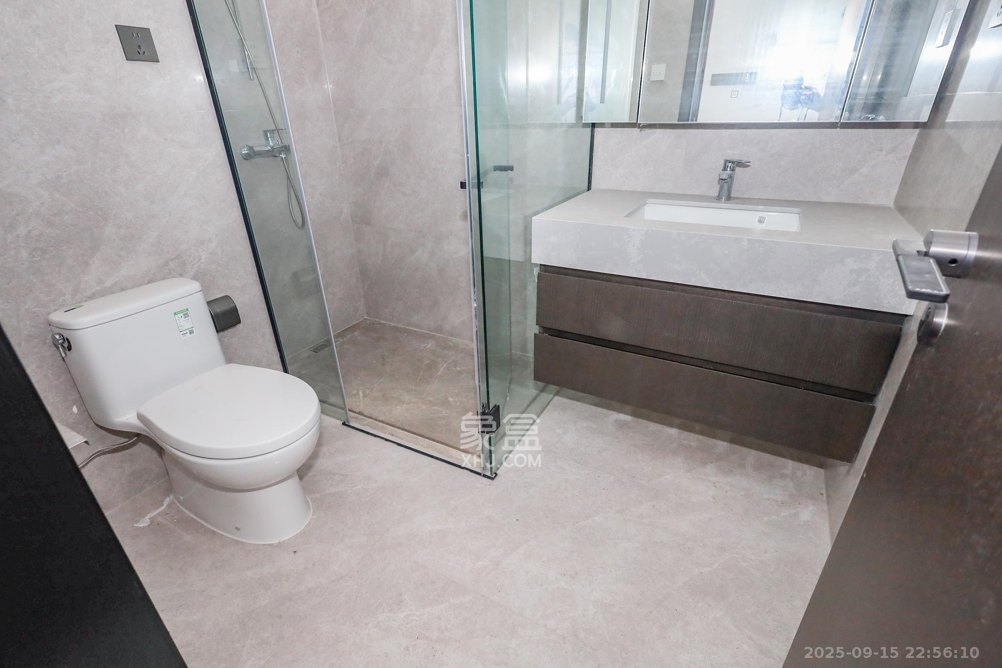 万科森林公园  4室2厅3卫    450.0万卫生间