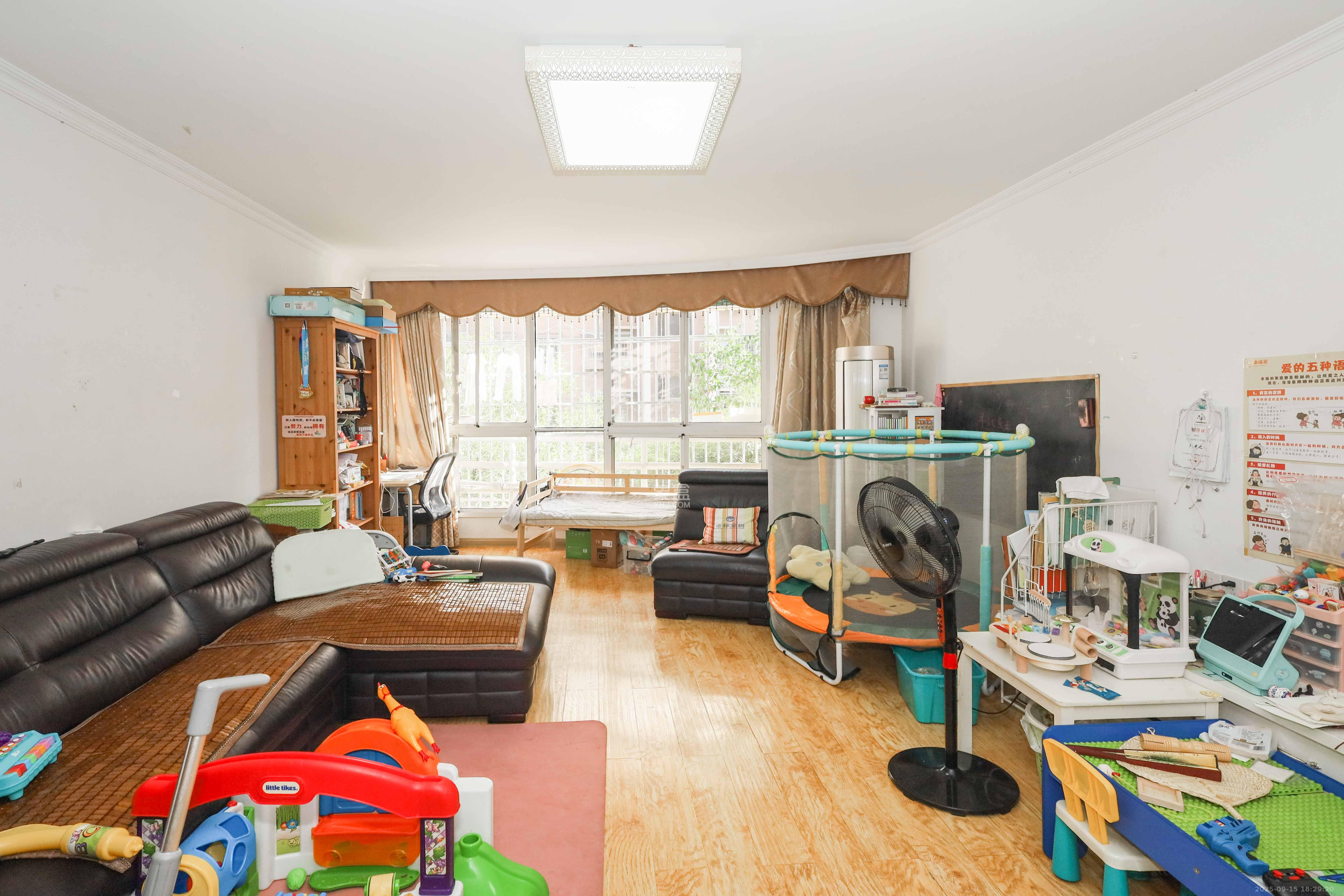 涉外花园  3室2厅2卫    72.0万 涉外花园  3室2厅2卫    72.0万