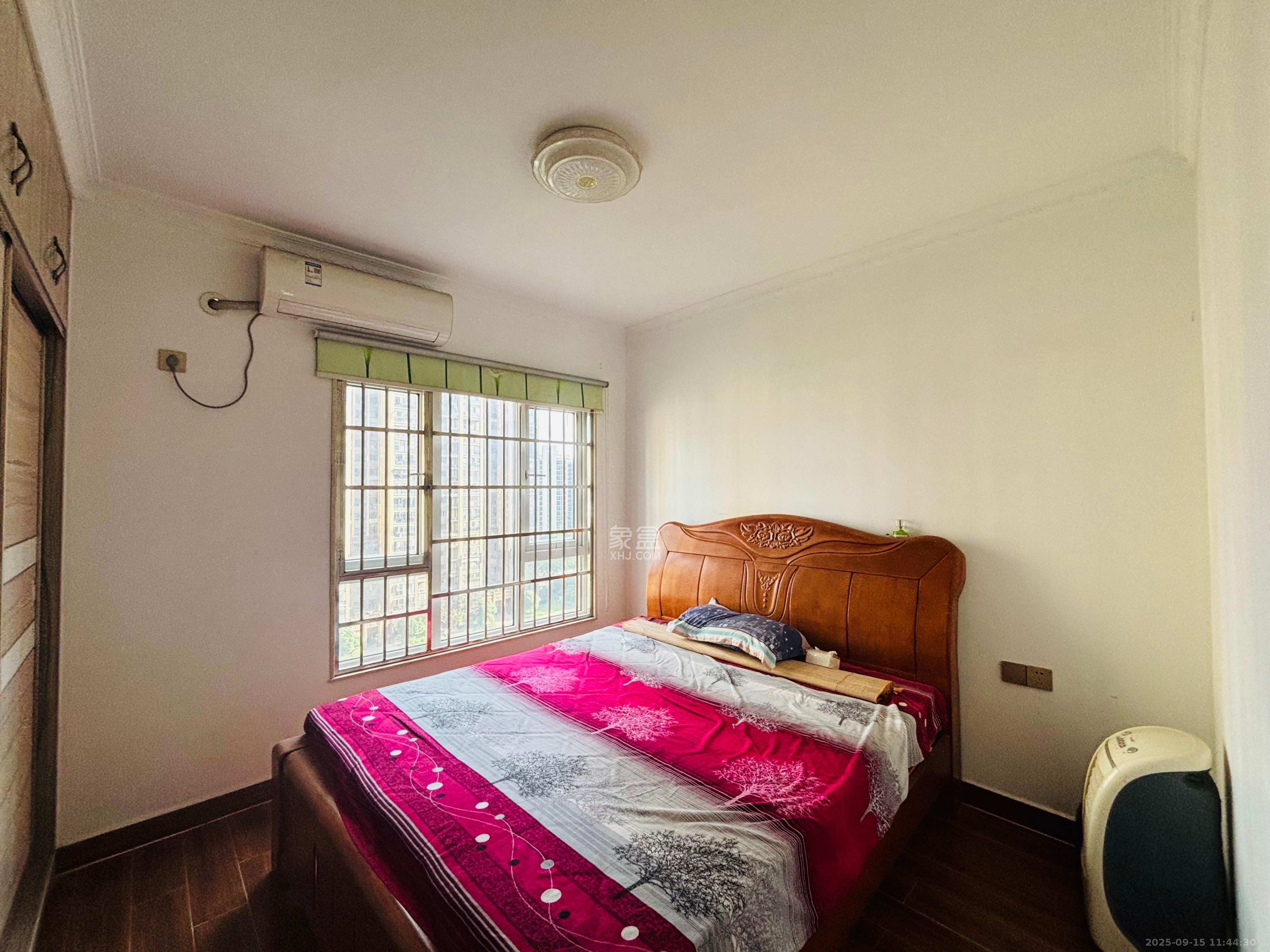 荣盛花语城 3室2厅2卫 2000.0元/月 荣盛花语城 3室2厅2卫 2000.0元/月室内图