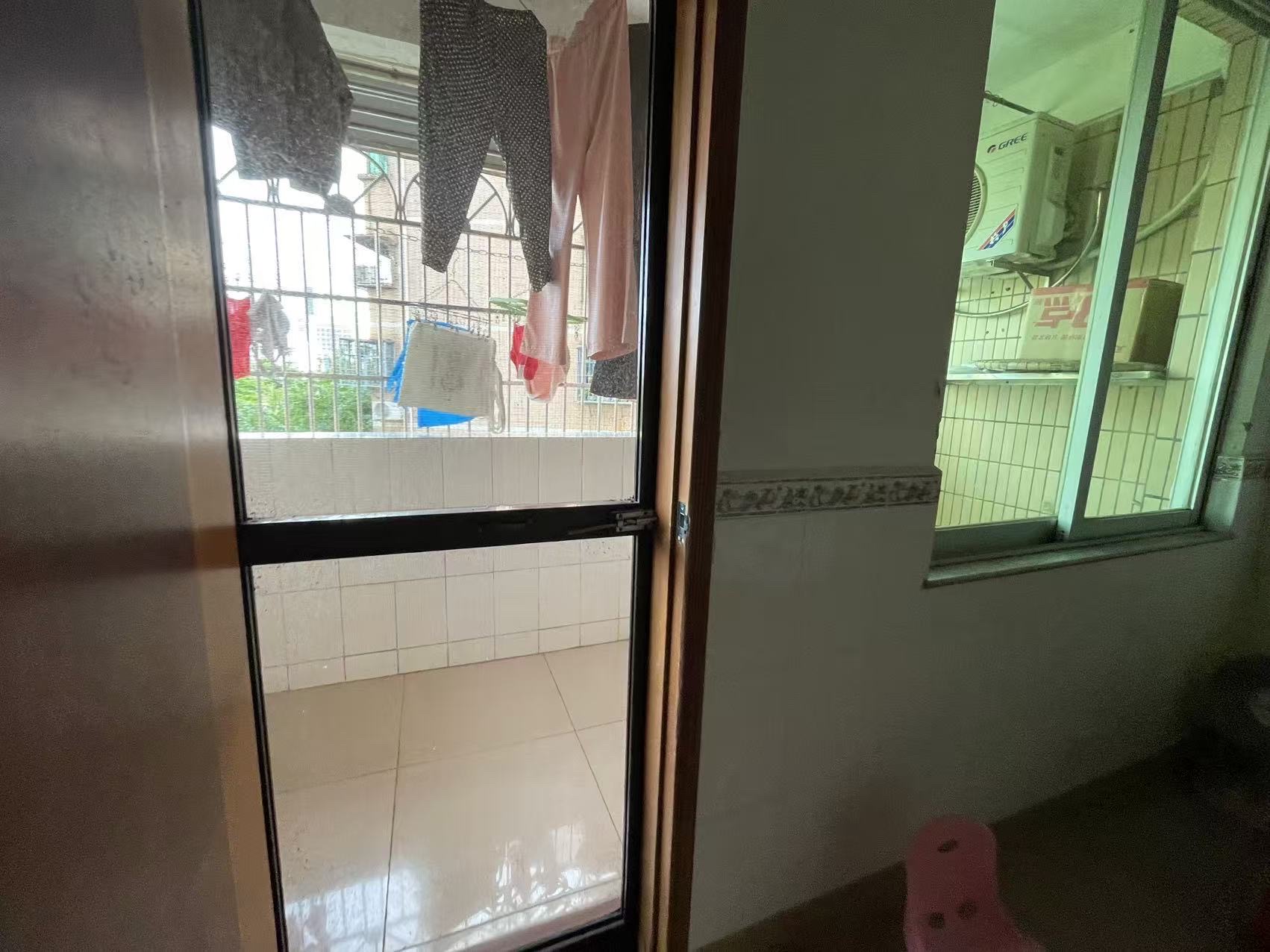 金城苑 3室2厅2卫 105.0万 金城苑 3室2厅2卫 105.0万客厅