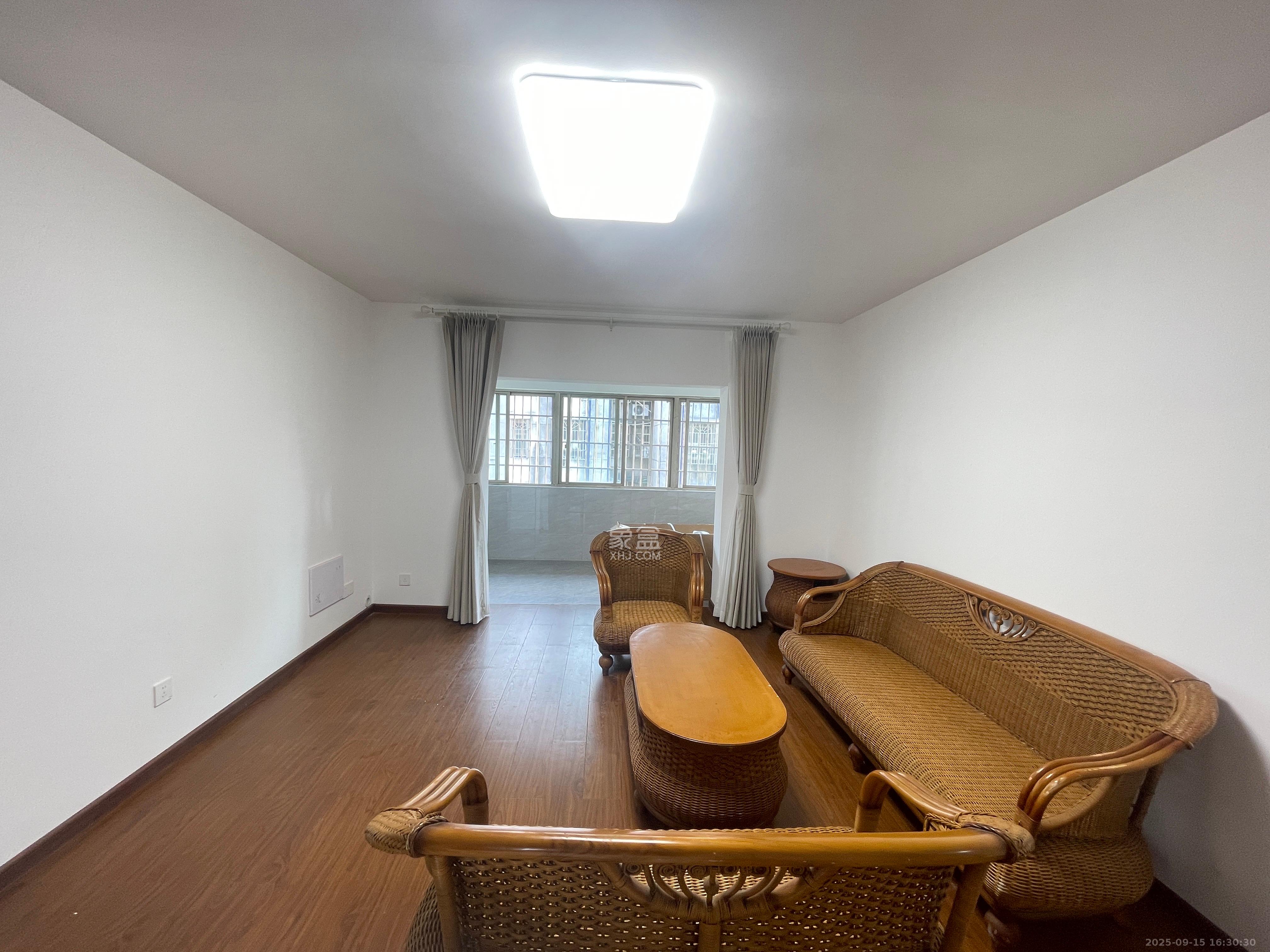 南园小区 3室2厅2卫 2200.0元/月 南园小区 3室2厅2卫 2200.0元/月室内图