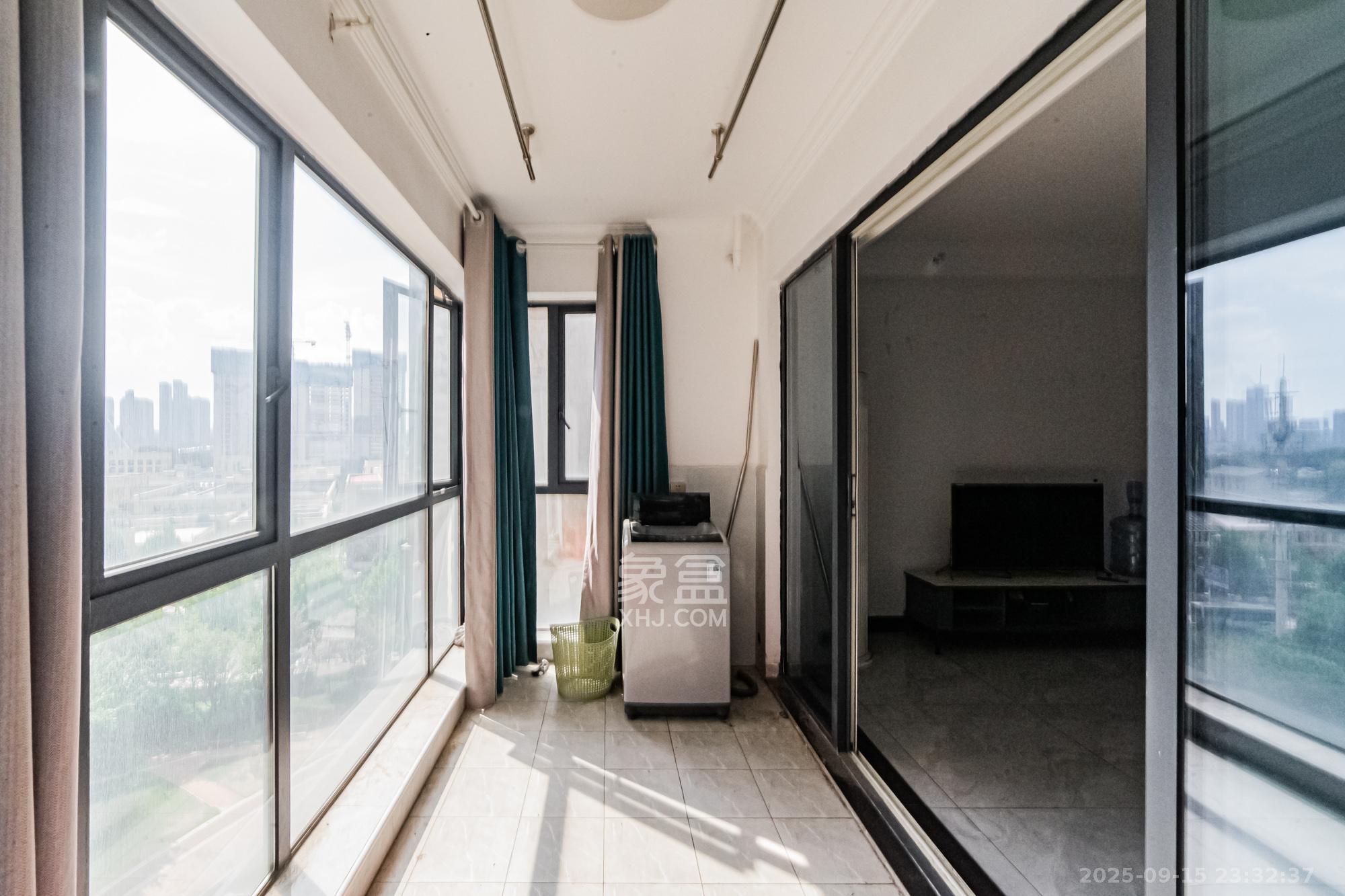 北辰三角洲E7区  4室2厅2卫    255.0万阳台