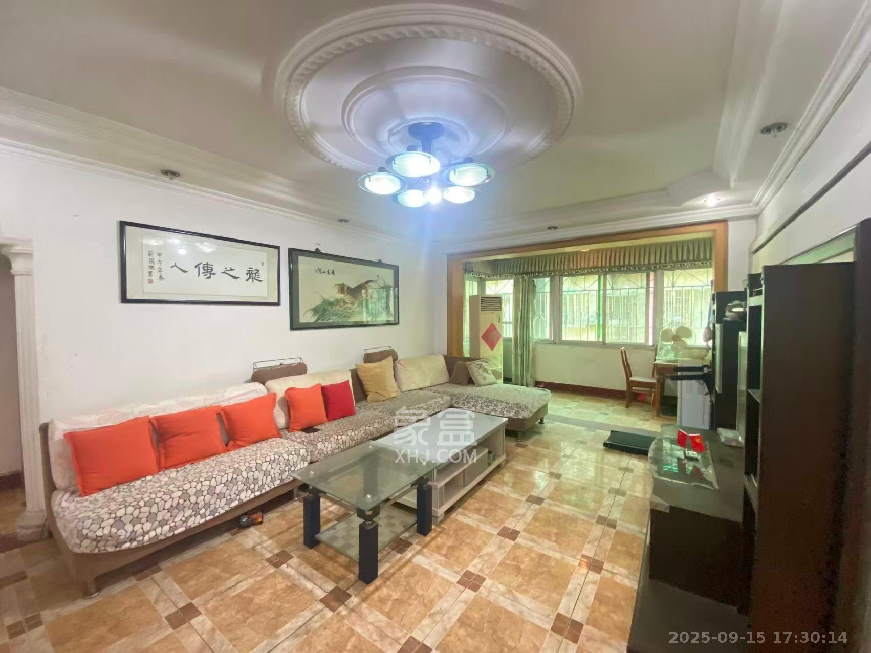 恒达花园  3室2厅1卫    2000.0元/月室内图