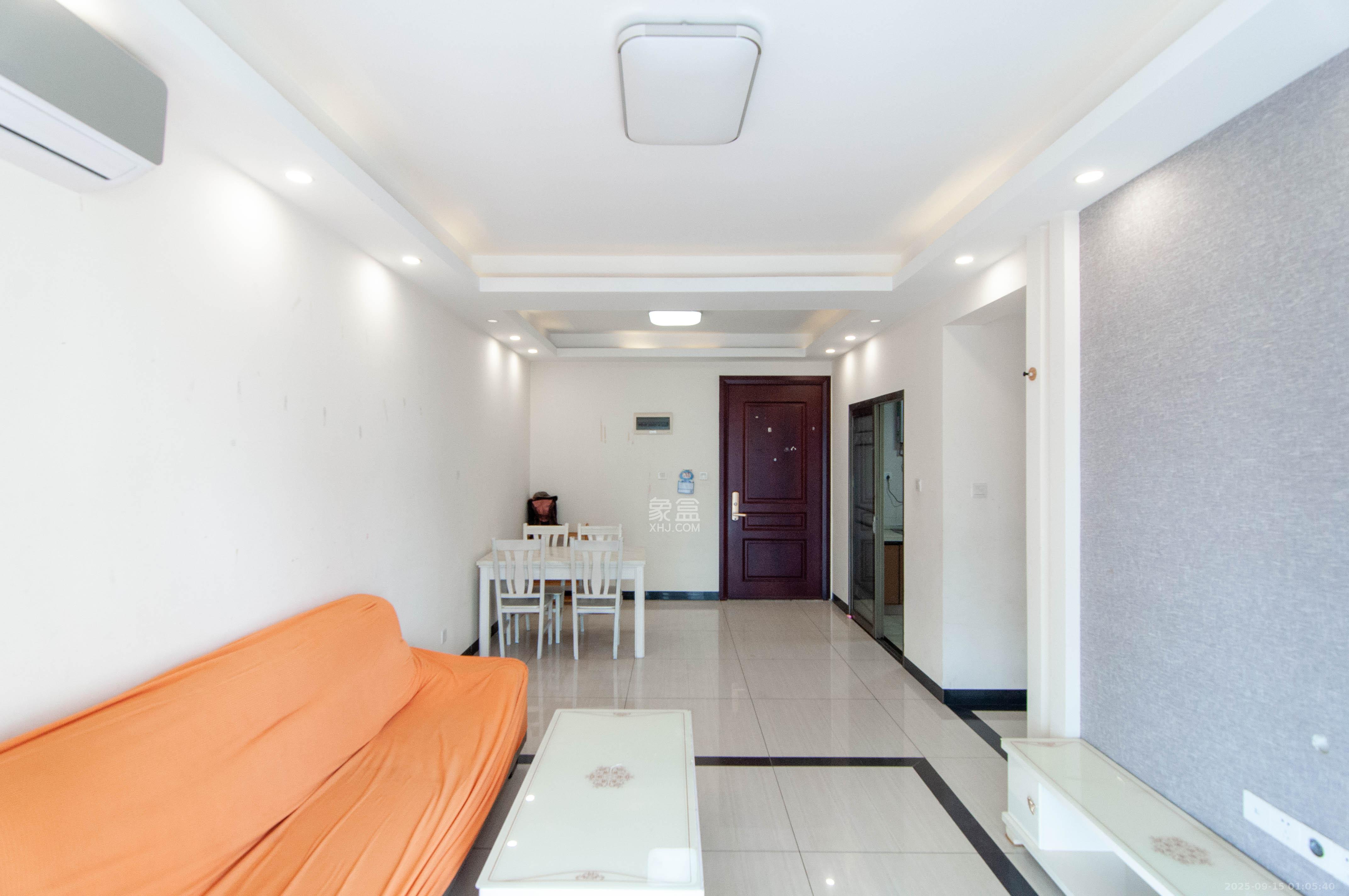 梅溪湖金茂悦(金悦雅苑)  3室2厅1卫    105.0万 梅溪湖金茂悦(金悦雅苑)  3室2厅1卫    105.0万客厅