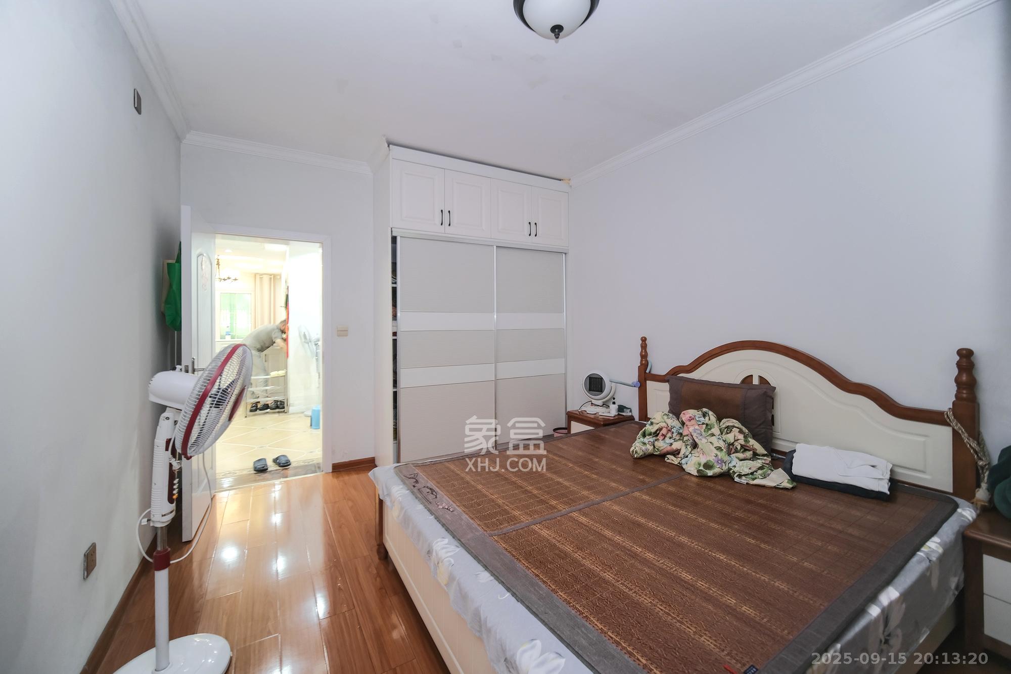 中南汽车世界  2室2厅1卫    37.8万 中南汽车世界  2室2厅1卫    37.8万卧室