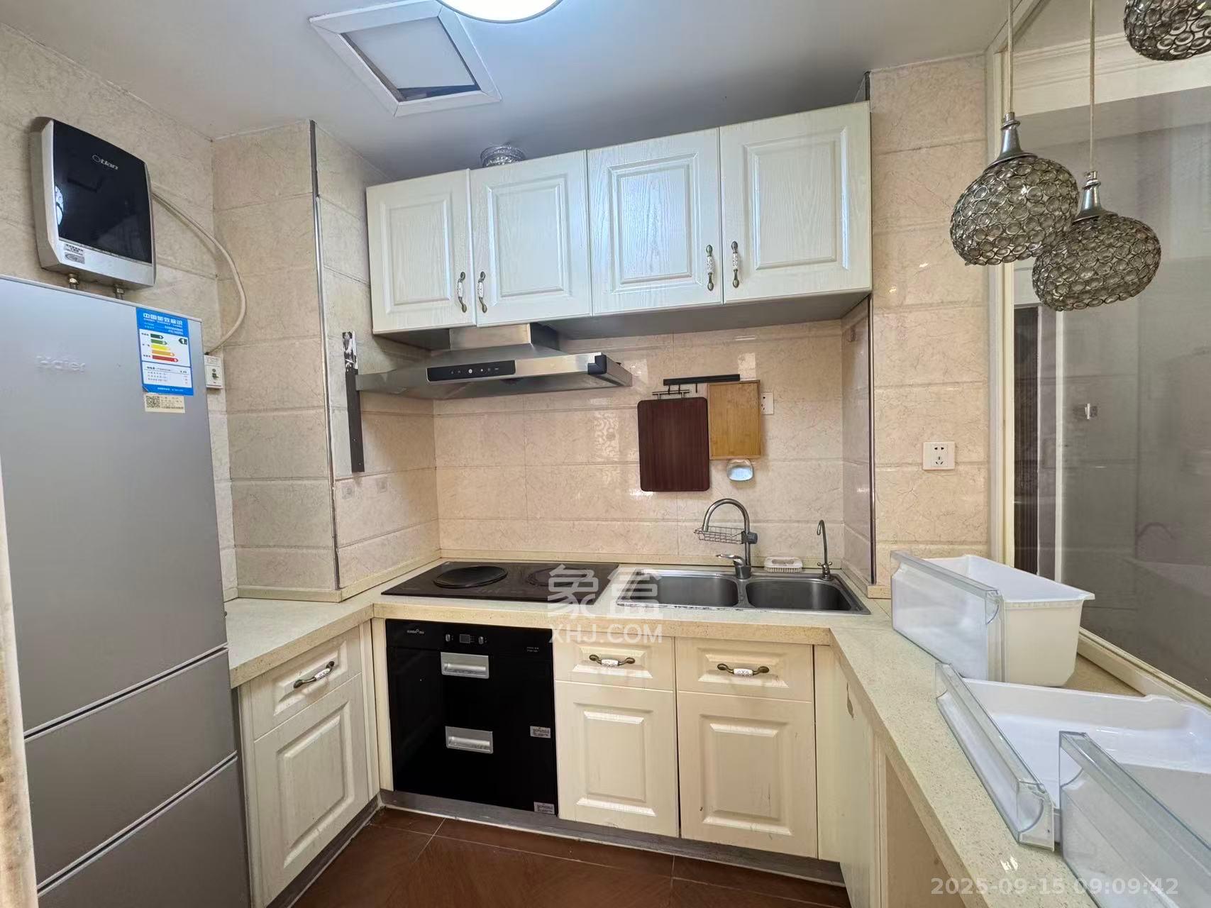 麓谷明珠  1室1厅1卫    1800.0元/月室内图