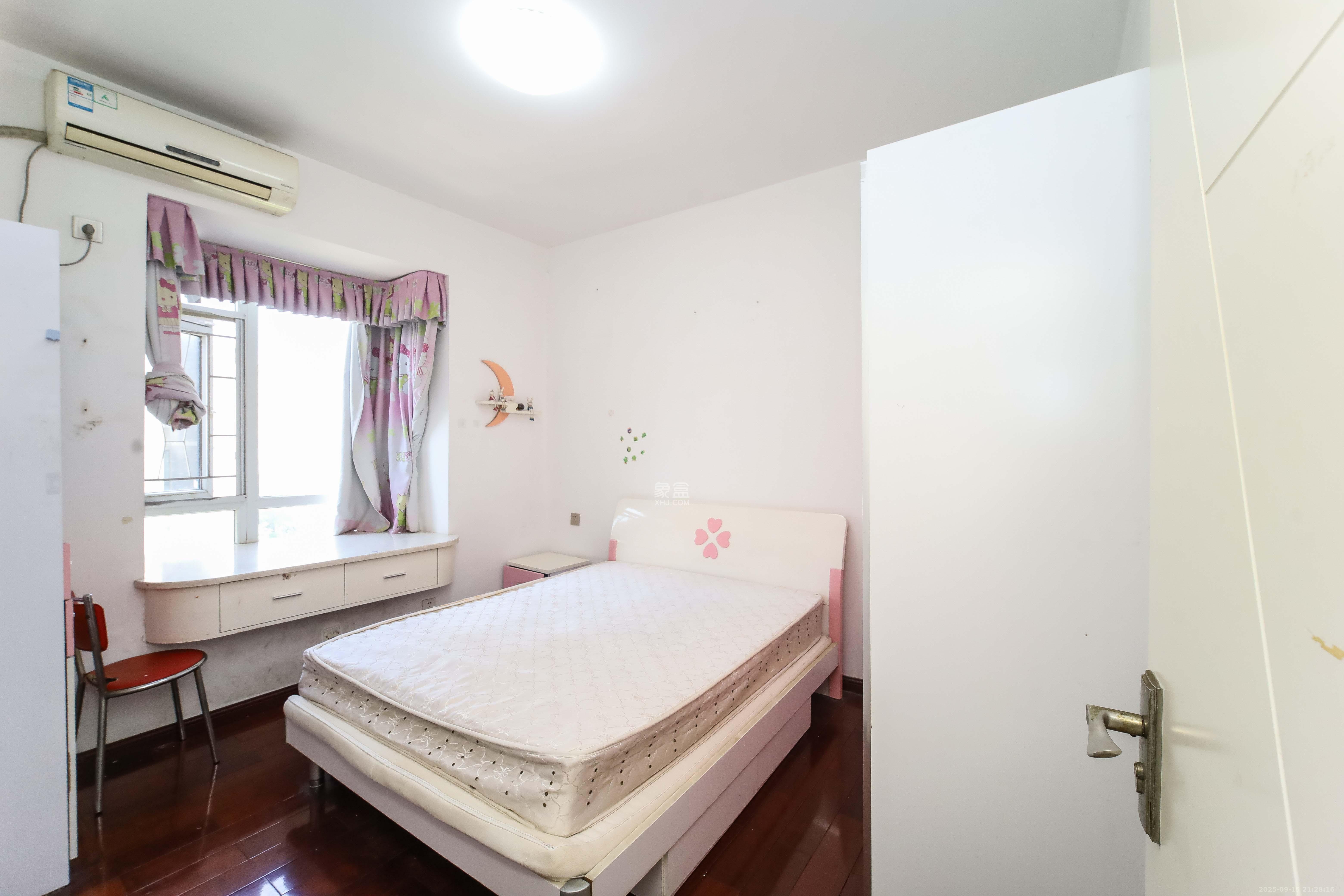 泊爱蓝湾 3室2厅2卫 130.0万 泊爱蓝湾 3室2厅2卫 130.0万卧室